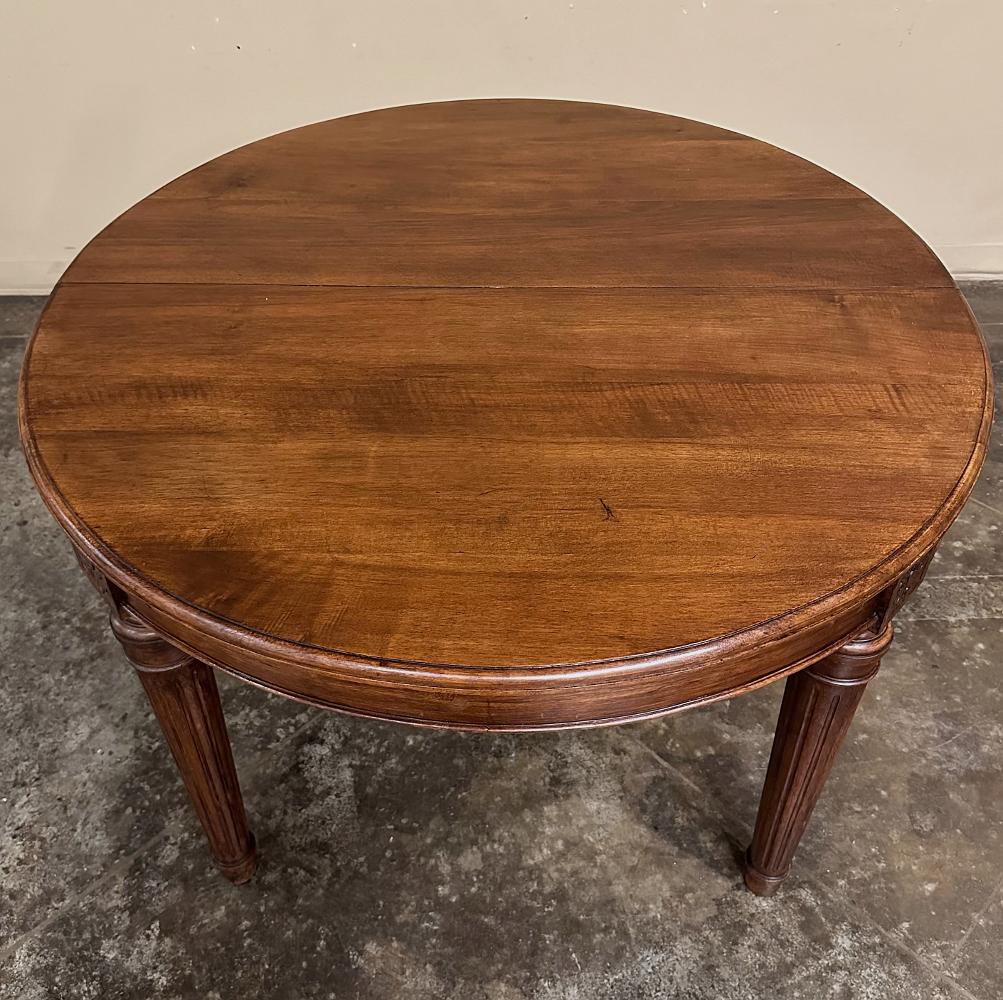 Noyer Ancienne table de salle à manger en noyer Louis XVI ~ table de jeu en vente