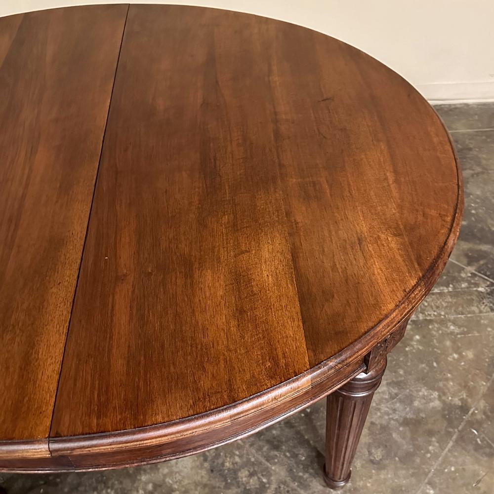 Ancienne table de salle à manger en noyer Louis XVI ~ table de jeu en vente 1