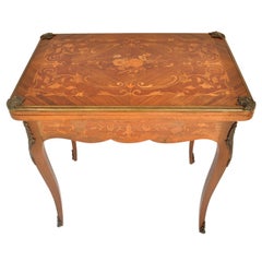 Ancienne table à jeux de cartes Louis XVI en noyer, bois fruitier incrusté de bronze doré, 1880