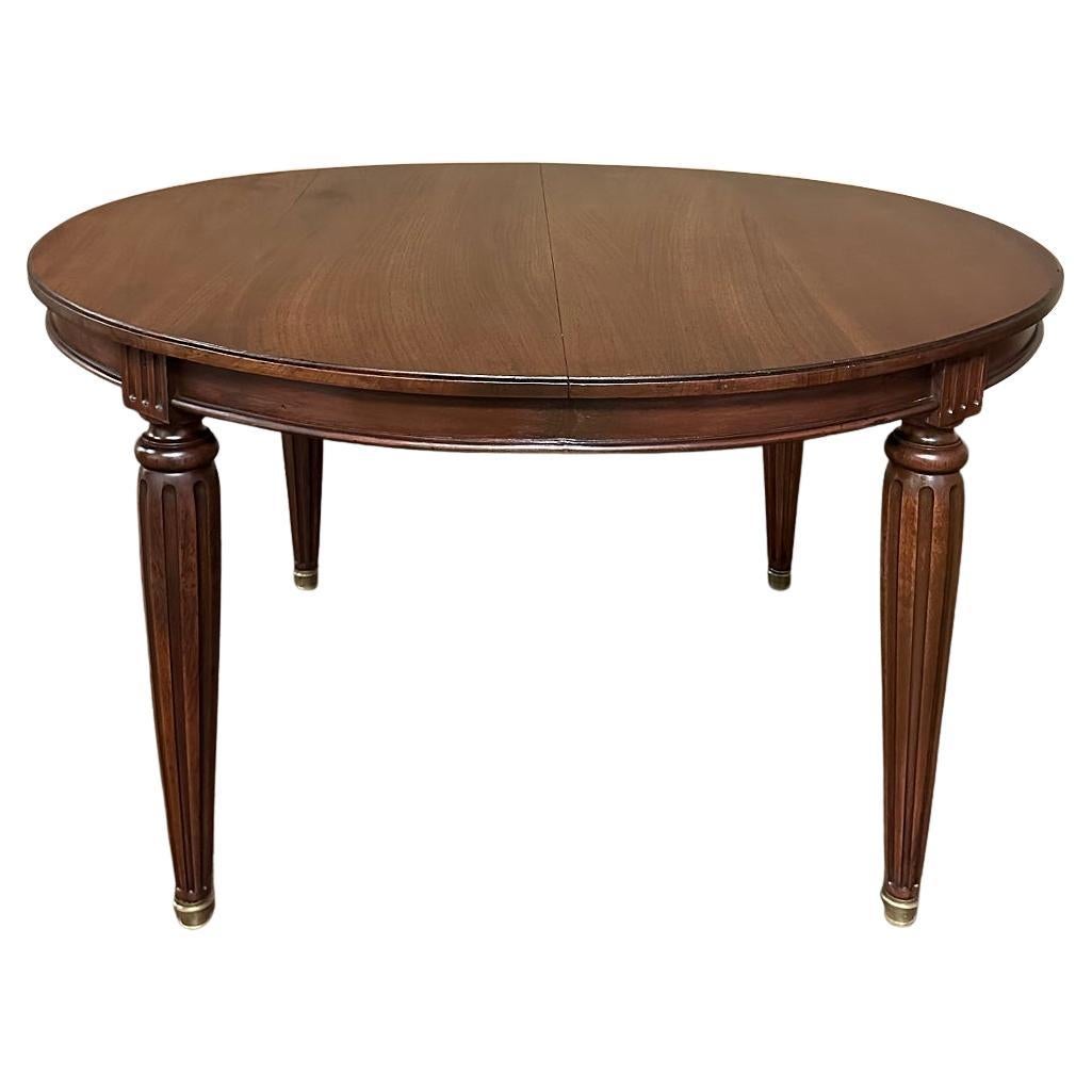 Antike Französisch Louis XVI Nussbaum Oval Esstisch