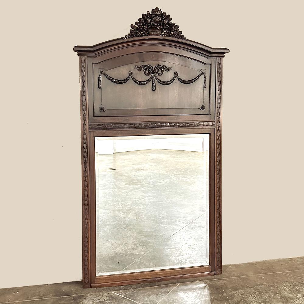 Français Antique Trumeau français Louis XVI en noyer ~ Mirror en vente