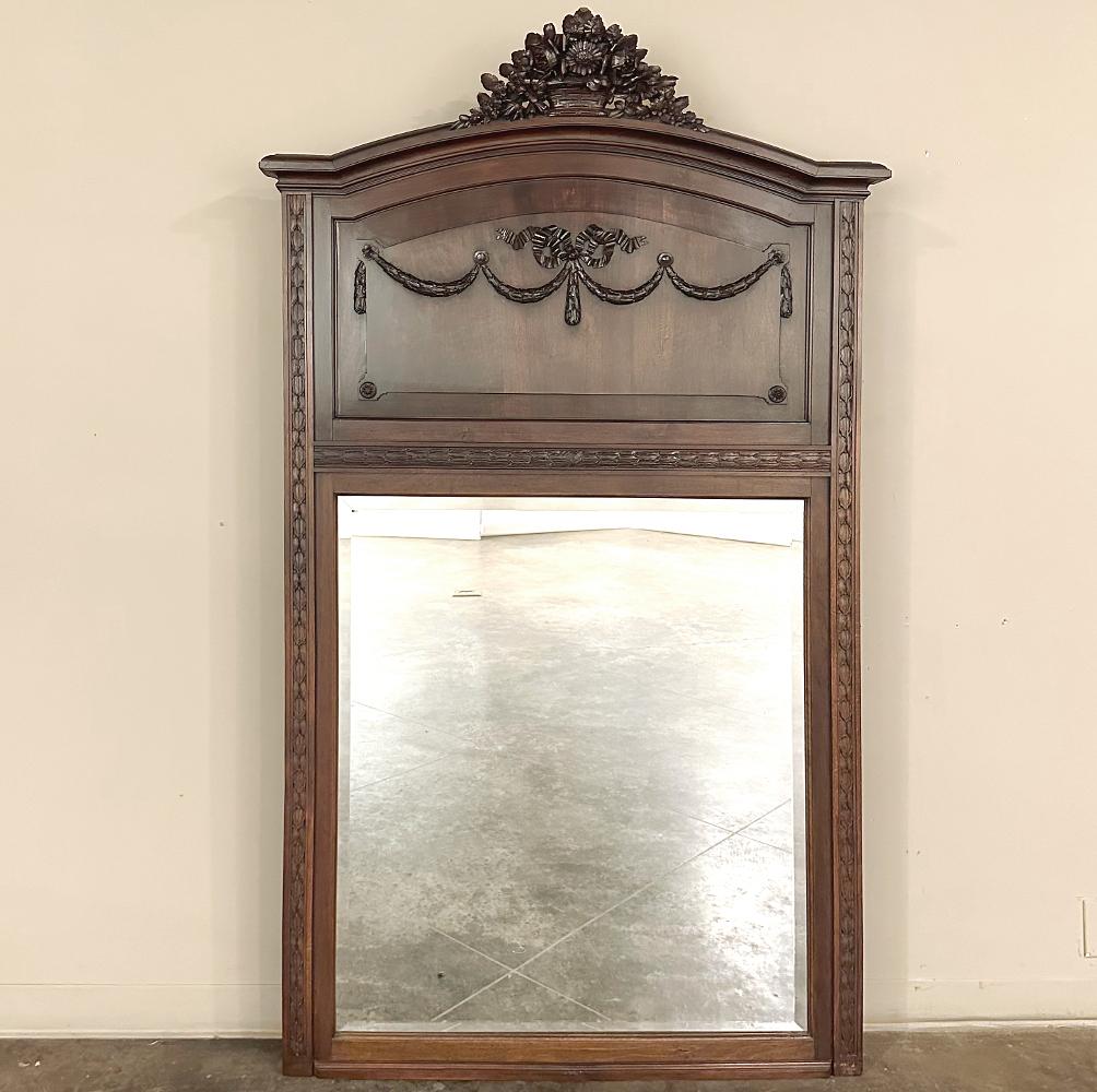 Biseauté Antique Trumeau français Louis XVI en noyer ~ Mirror en vente