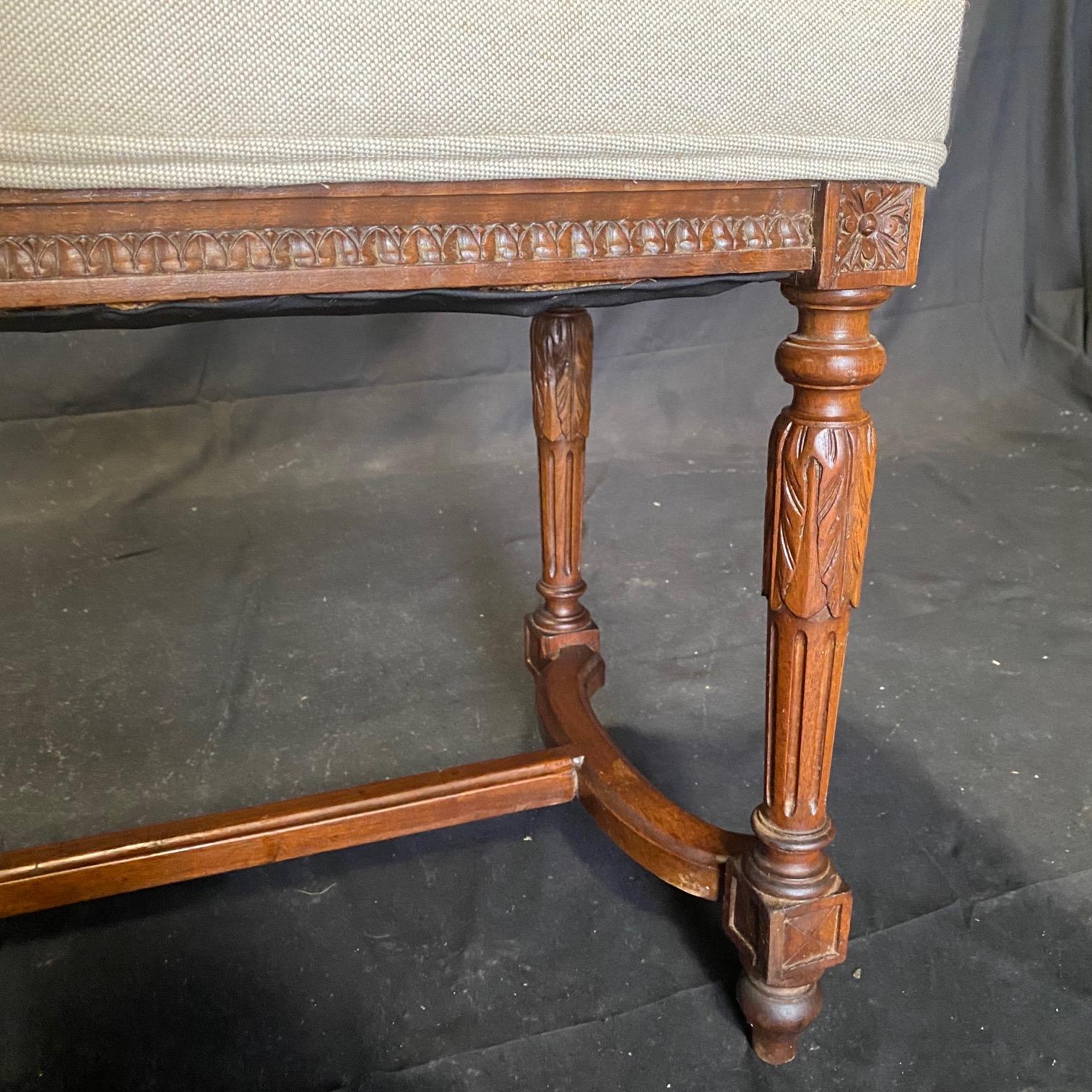 Antique French Louis XVI Walnut Upholstered Seat Bench In Good Condition For Sale In Hopewell, NJ