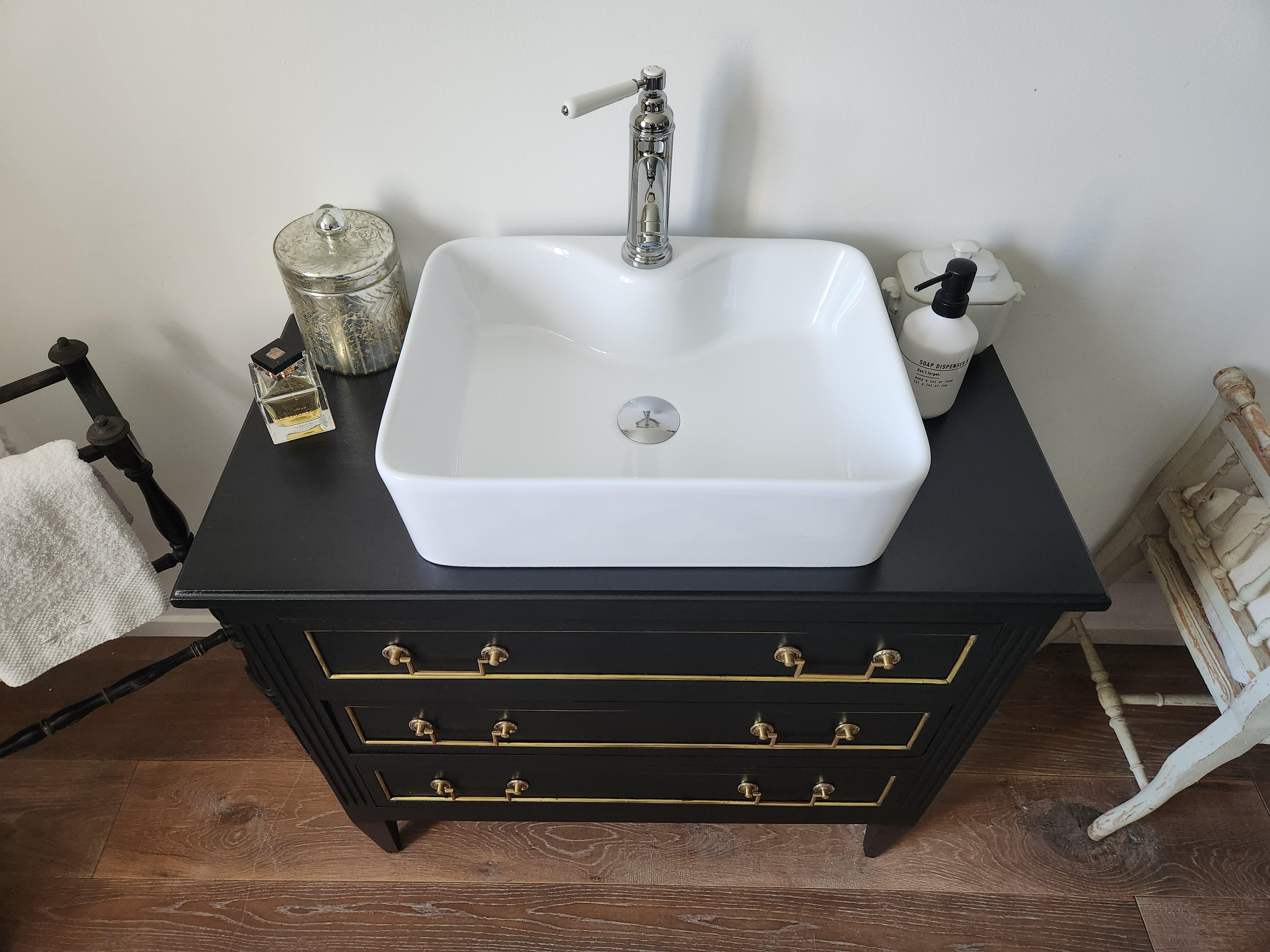 Antique French Louis XVI Washbasin Cabinet, brass & bronze For Sale 5