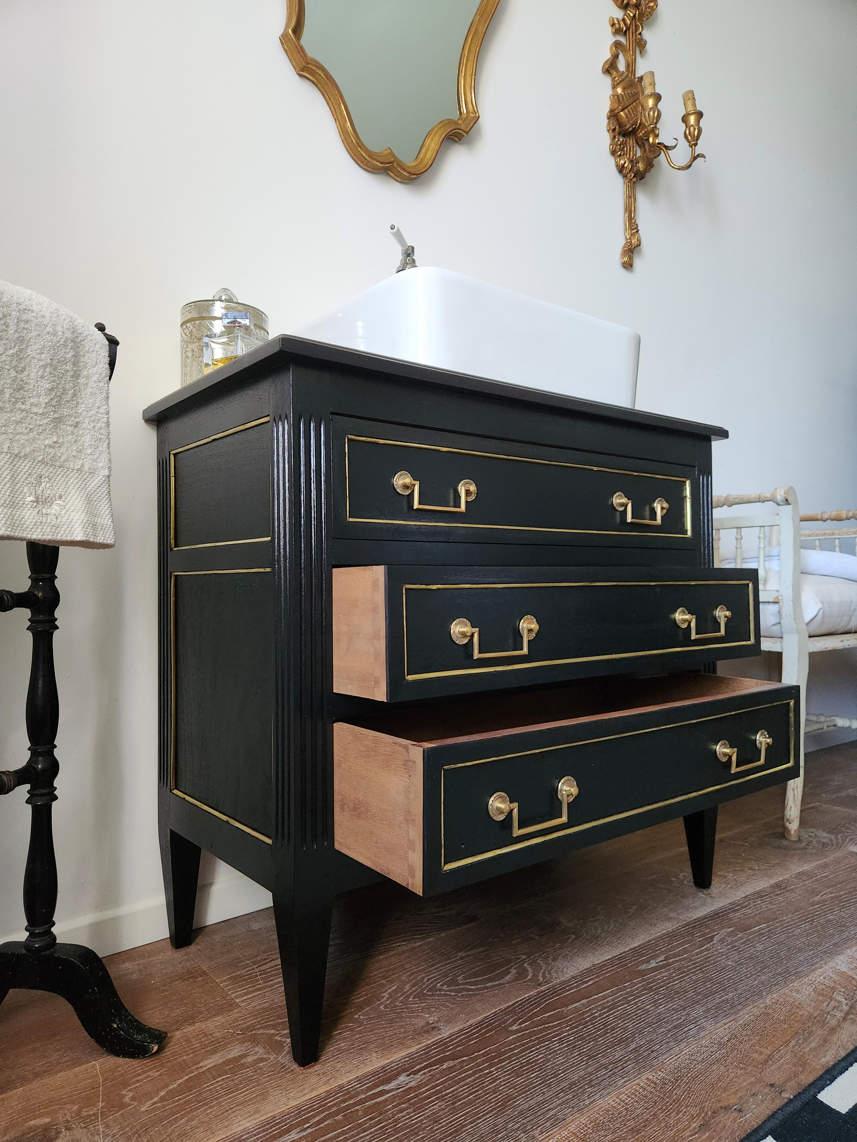 Antique French Louis XVI Washbasin Cabinet, brass & bronze In Good Condition For Sale In Senonches, Centre-Val de Loire
