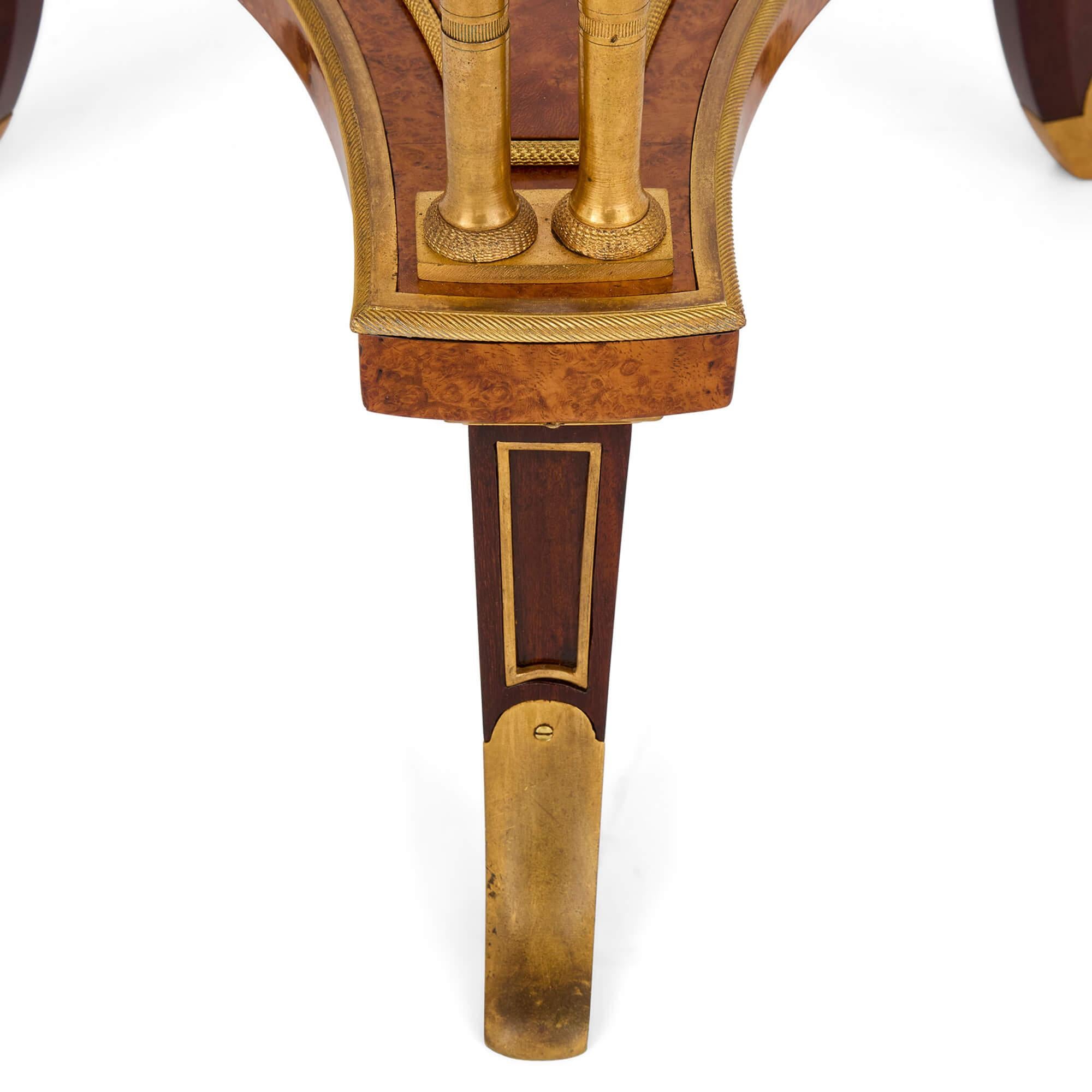 XIXe siècle Antique Table d'appoint Guéridon Louis XVI en Wood Marble Ormolu Gold Brown en vente