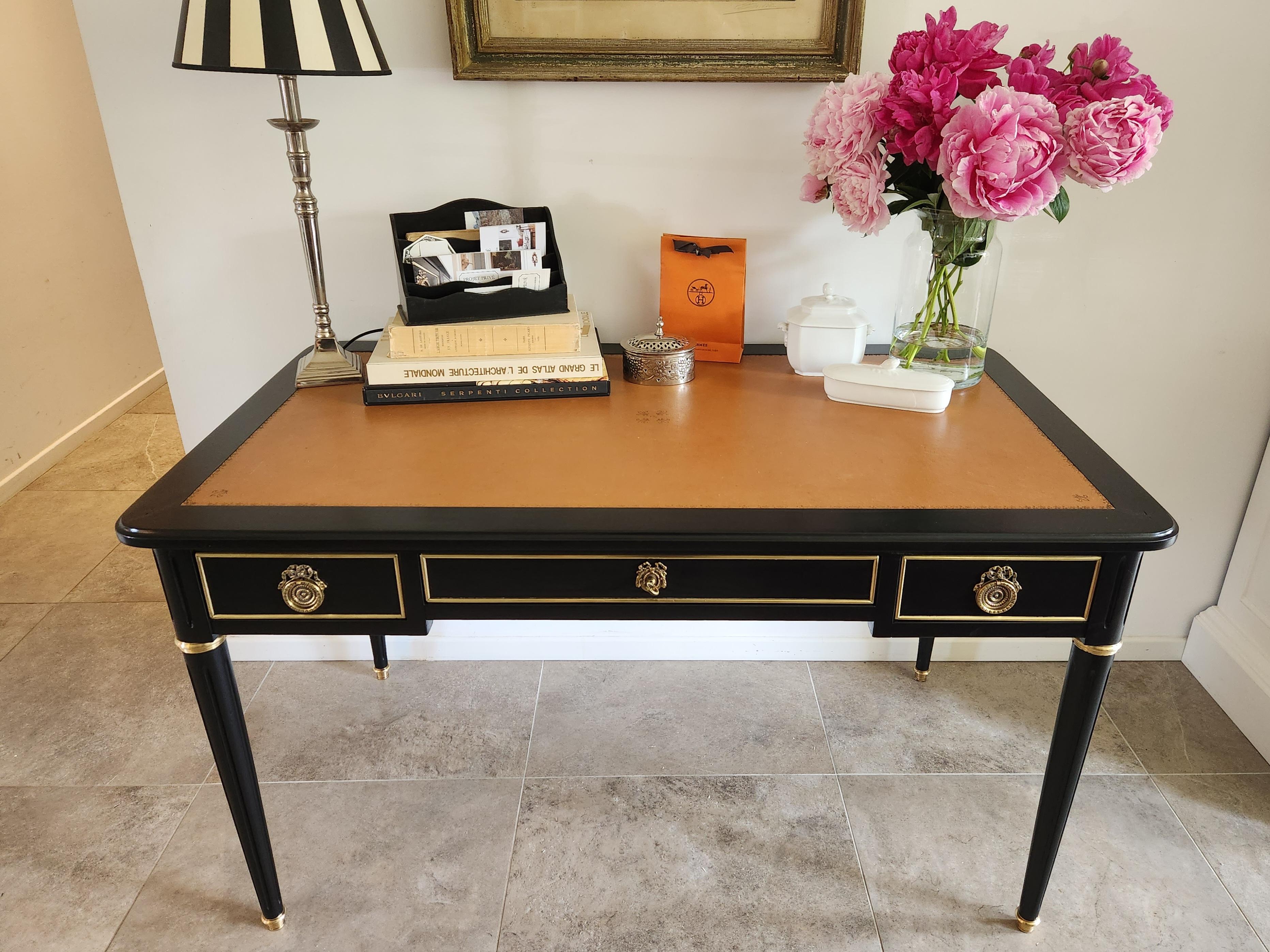 Antique French Louis XVI Writing Desk Cognac Leather, Bonze & Brass In Good Condition For Sale In Senonches, Centre-Val de Loire