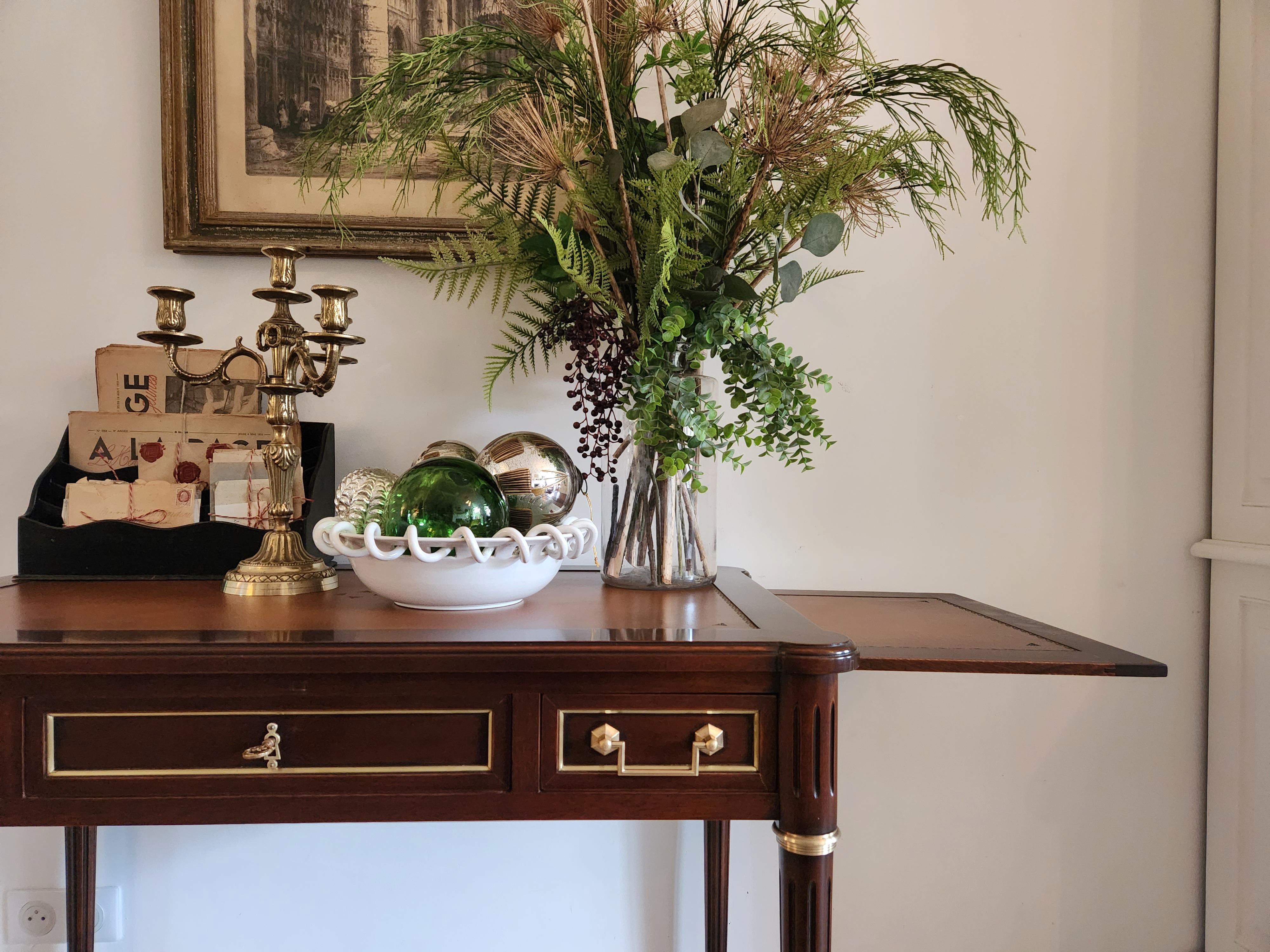 Antique French Luigi XVI Scrivania in pelle cognac, bronzo e ottone In condizioni buone in vendita a Senonches, Centre-Val de Loire