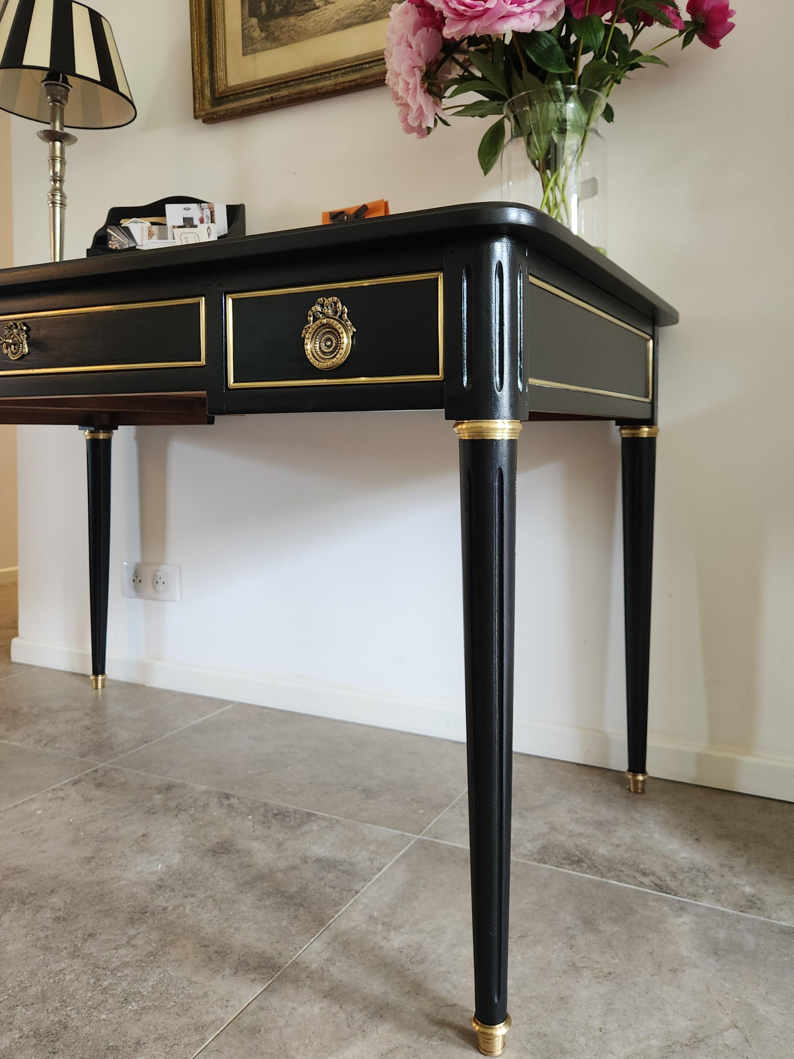 Antique French Louis XVI Writing Desk Cognac Leather, Bonze & Brass For Sale 1