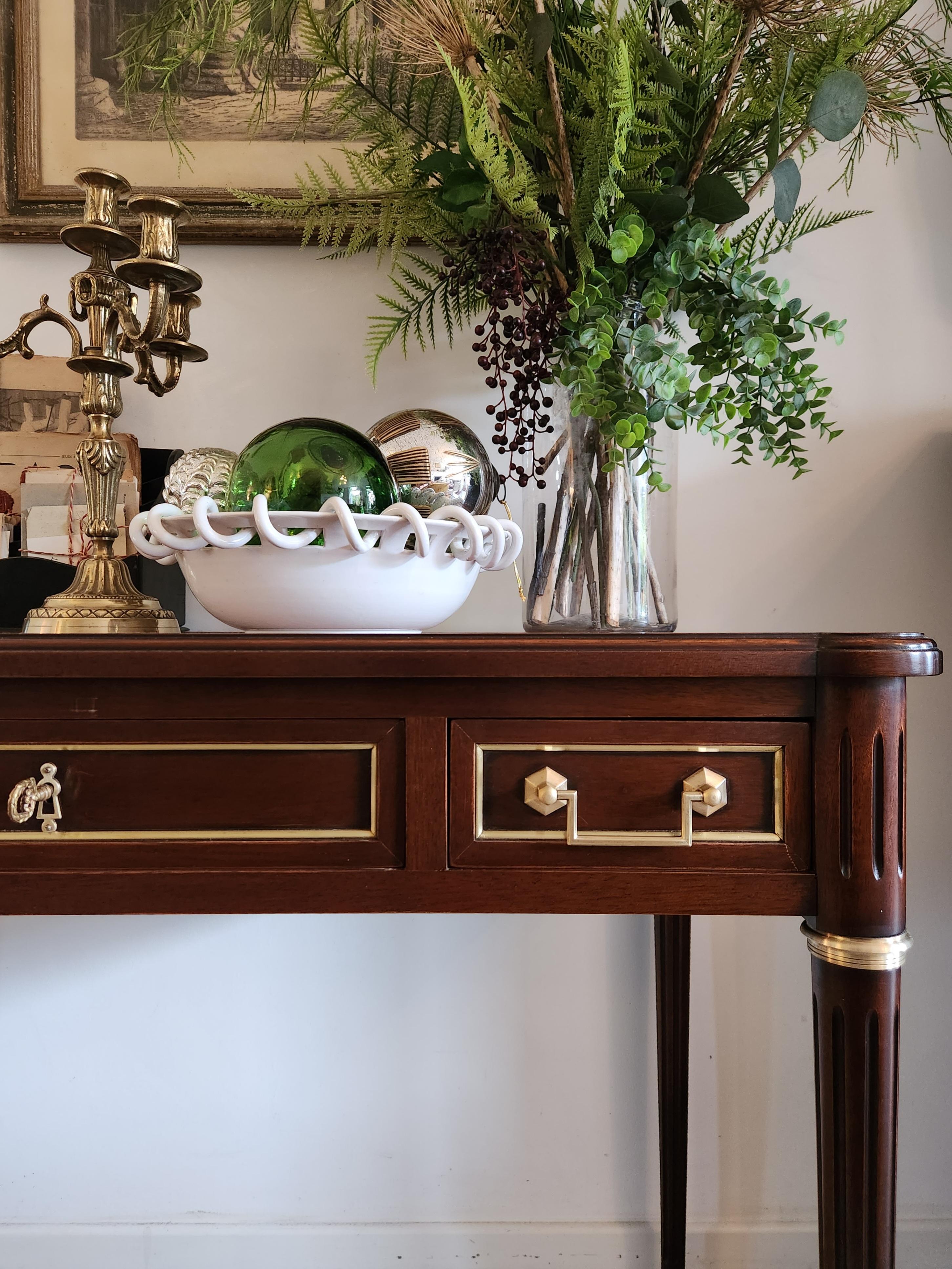 Antique French Luigi XVI Scrivania in pelle cognac, bronzo e ottone in vendita 2