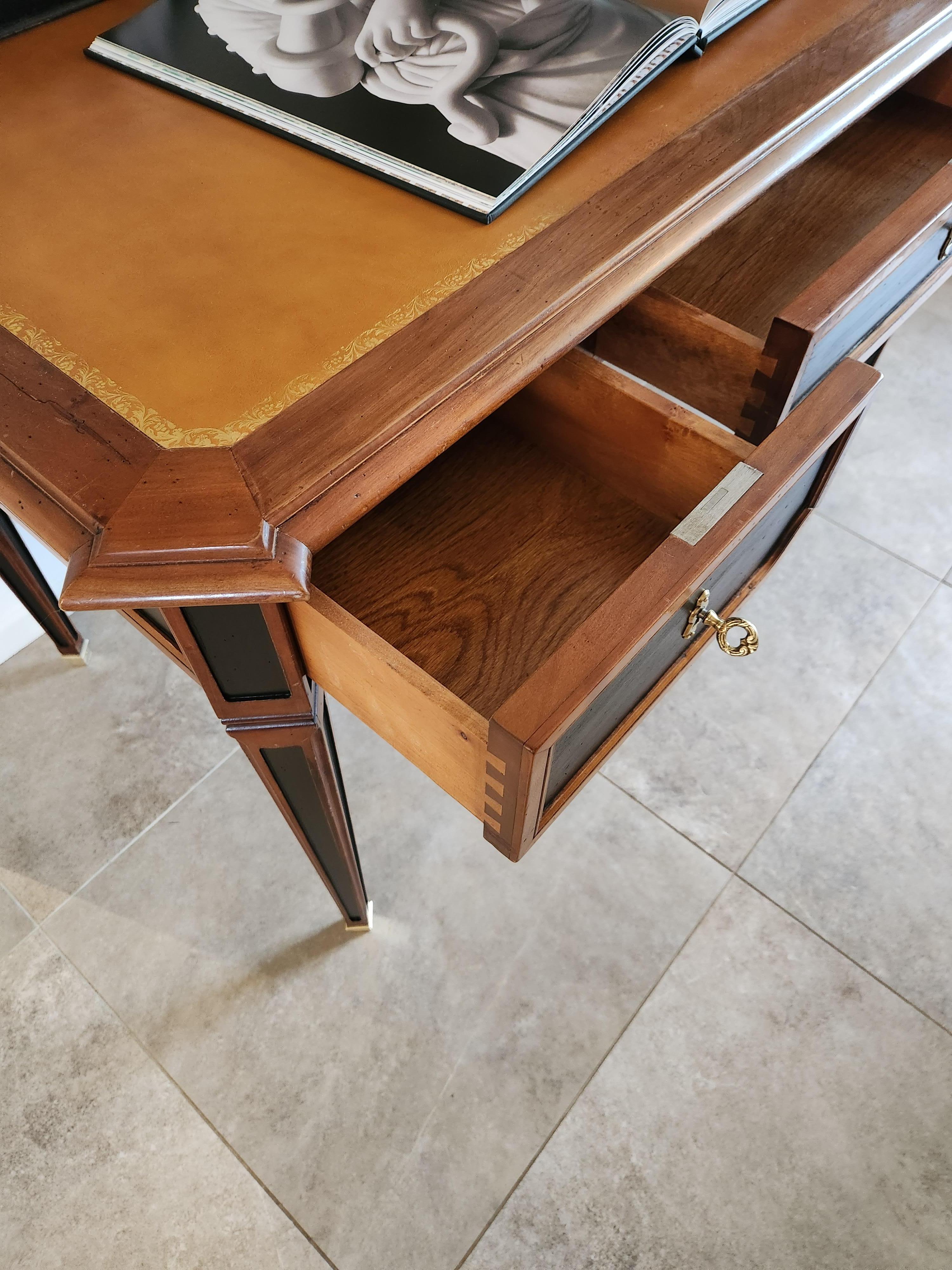 Bureau français ancien Louis XVI en cuir cognac en vente 7