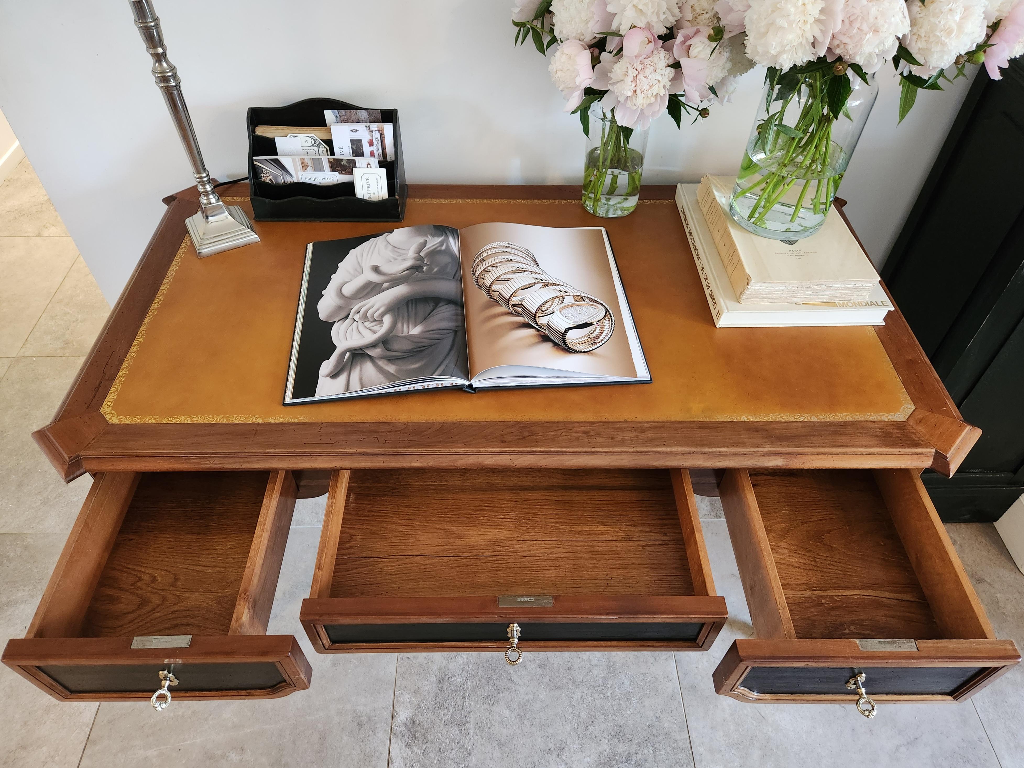 Début du 20ème siècle Bureau français ancien Louis XVI en cuir cognac en vente