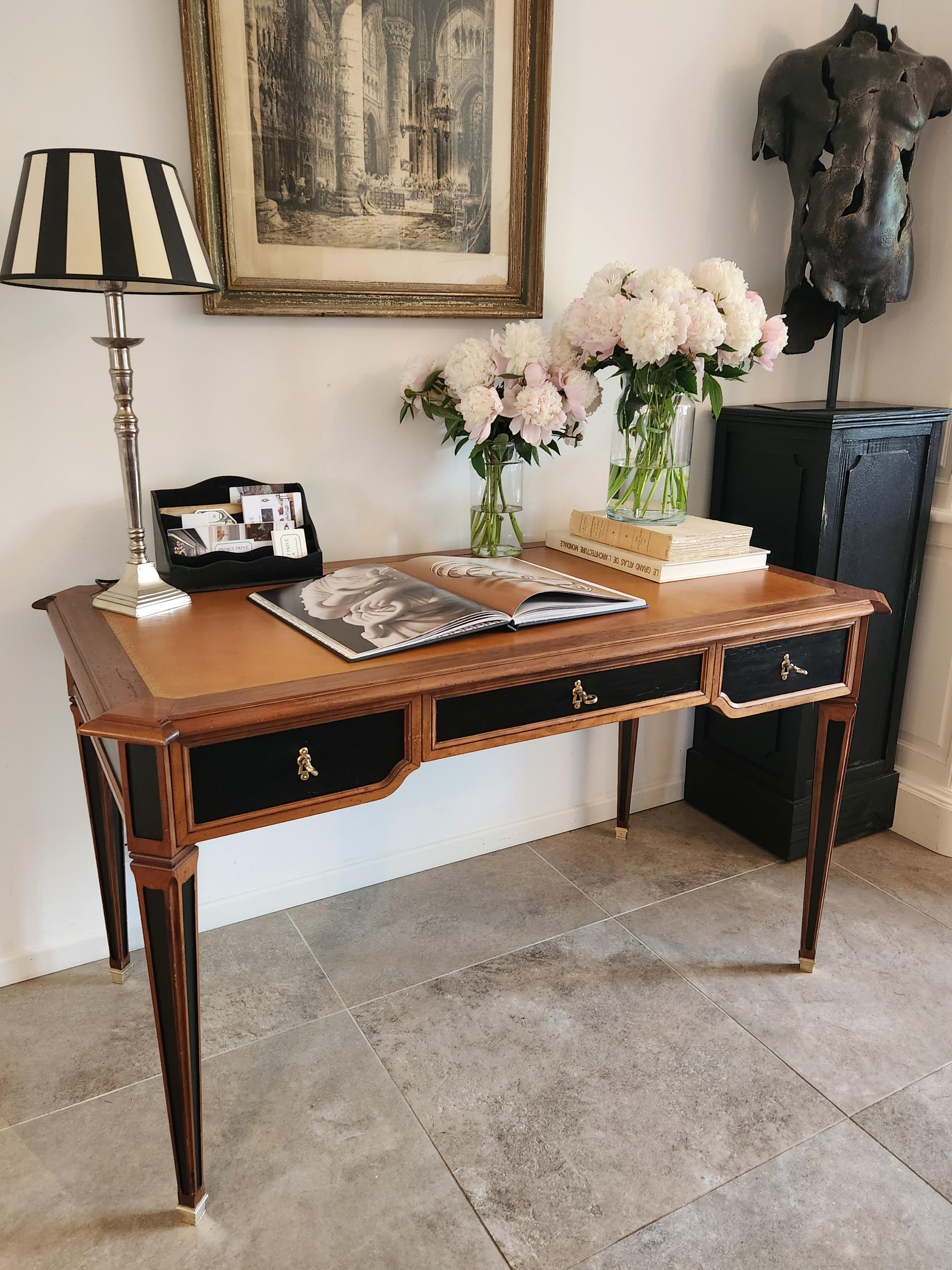 Cuir Bureau français ancien Louis XVI en cuir cognac en vente