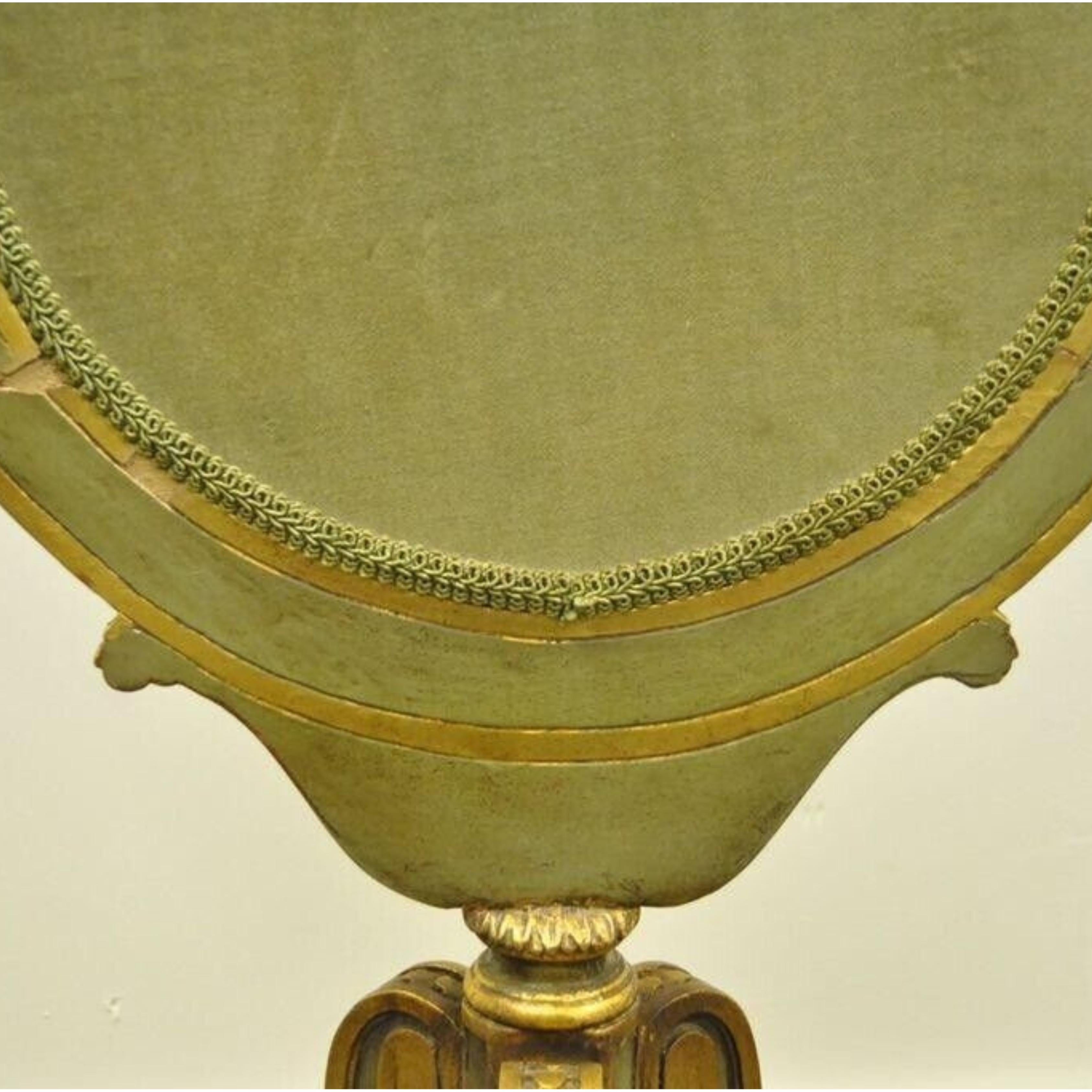 Antique écran de cheminée ovale de style Louis XVI XV en bois doré sculpté et vert en vente 4