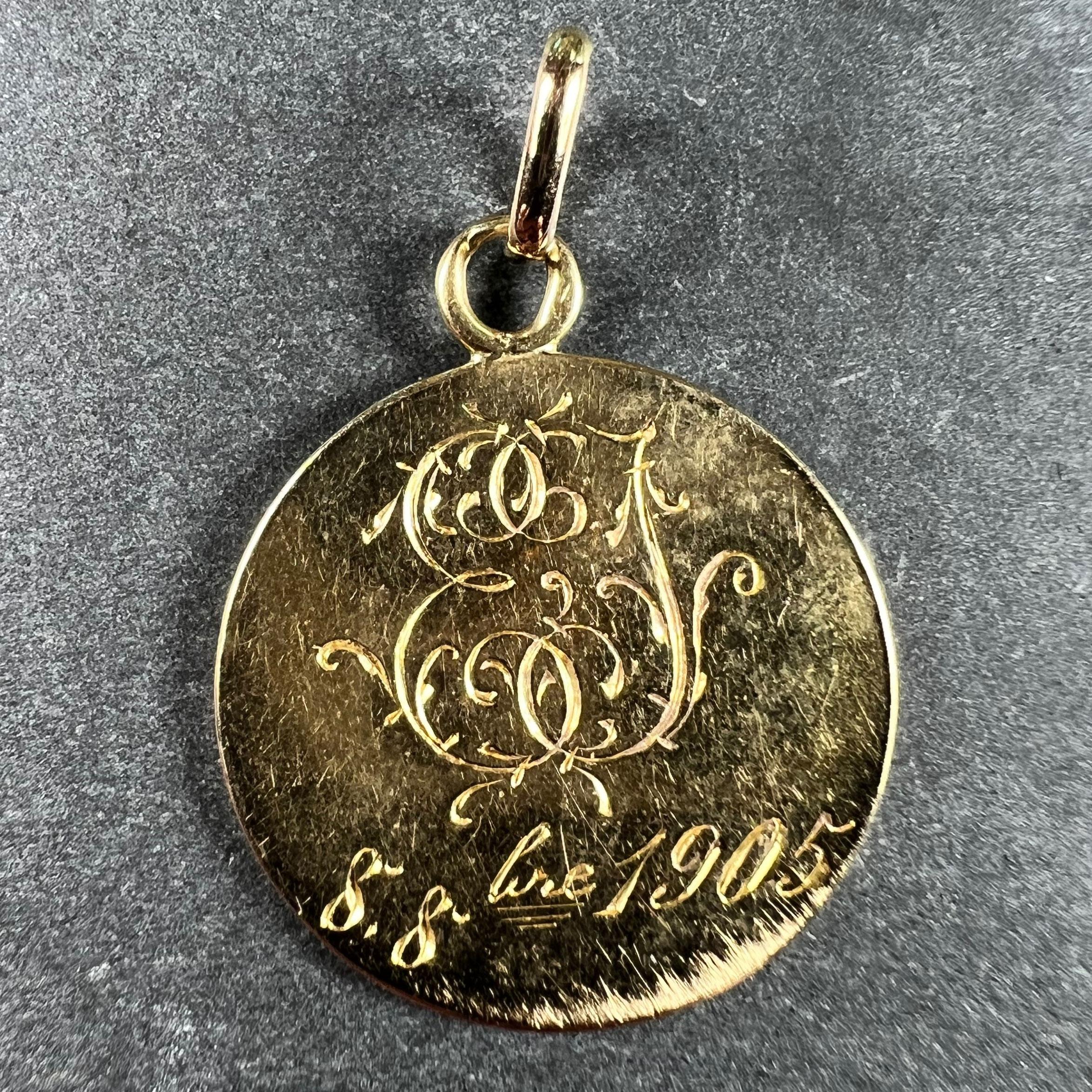 Antique French Madonna and Child 18K Yellow Gold Medal Pendant In Good Condition For Sale In London, GB