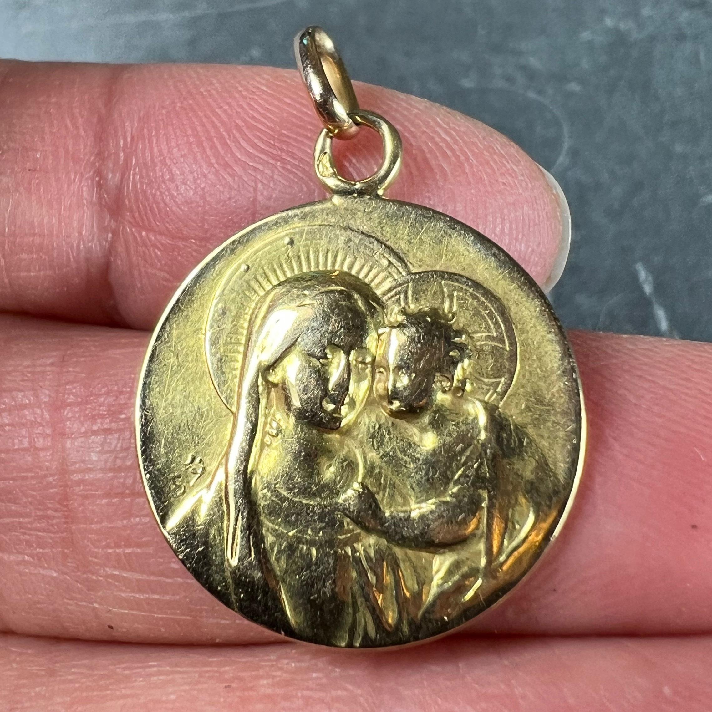 Antique French Madonna and Child 18K Yellow Gold Medal Pendant For Sale 1