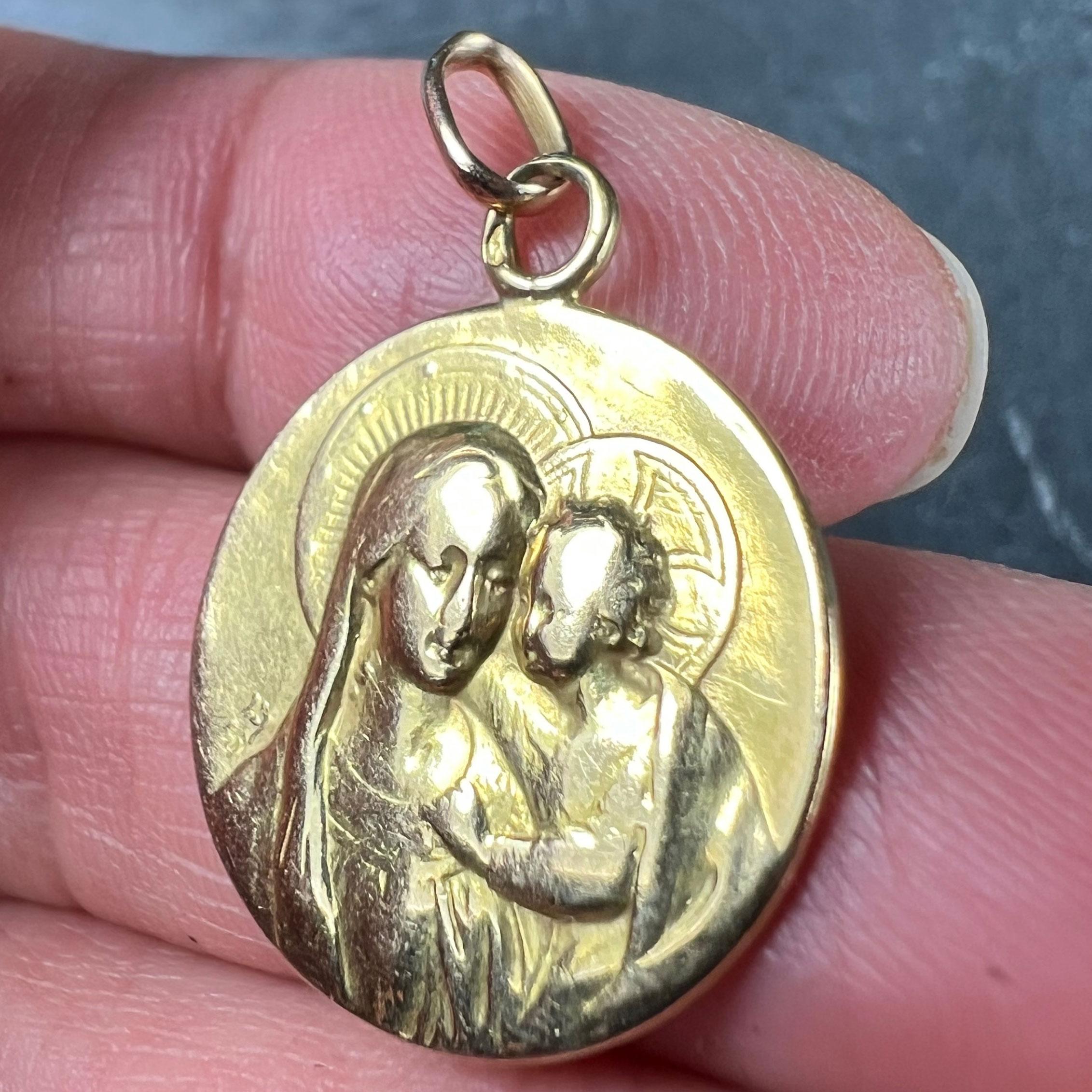 Antique French Madonna and Child 18K Yellow Gold Medal Pendant For Sale 2