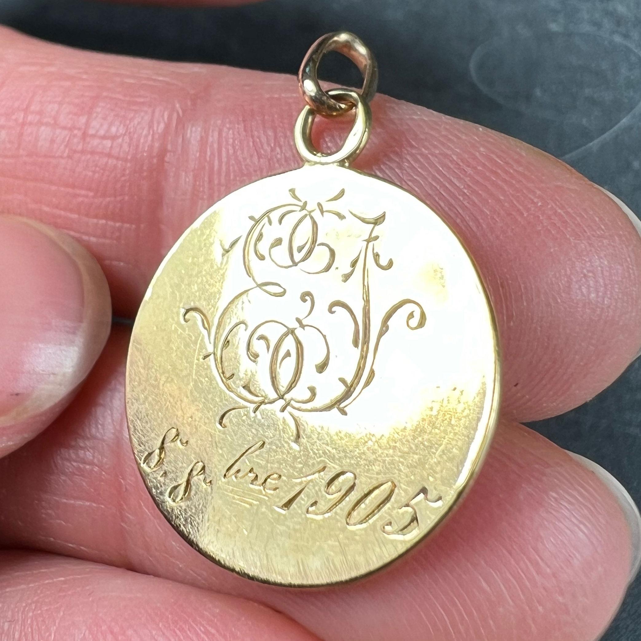 Antique French Madonna and Child 18K Yellow Gold Medal Pendant For Sale 4