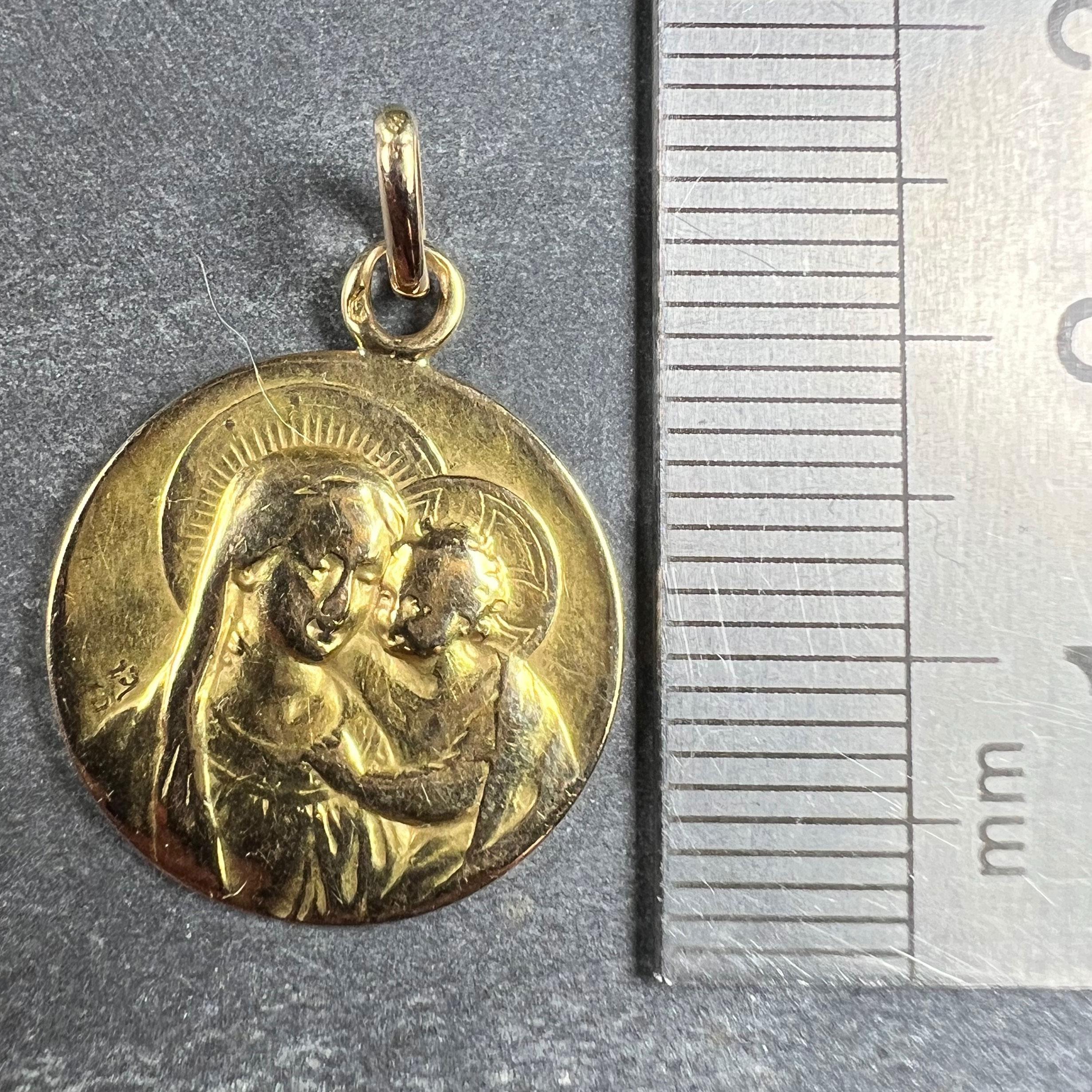 Antique French Madonna and Child 18K Yellow Gold Medal Pendant For Sale 5