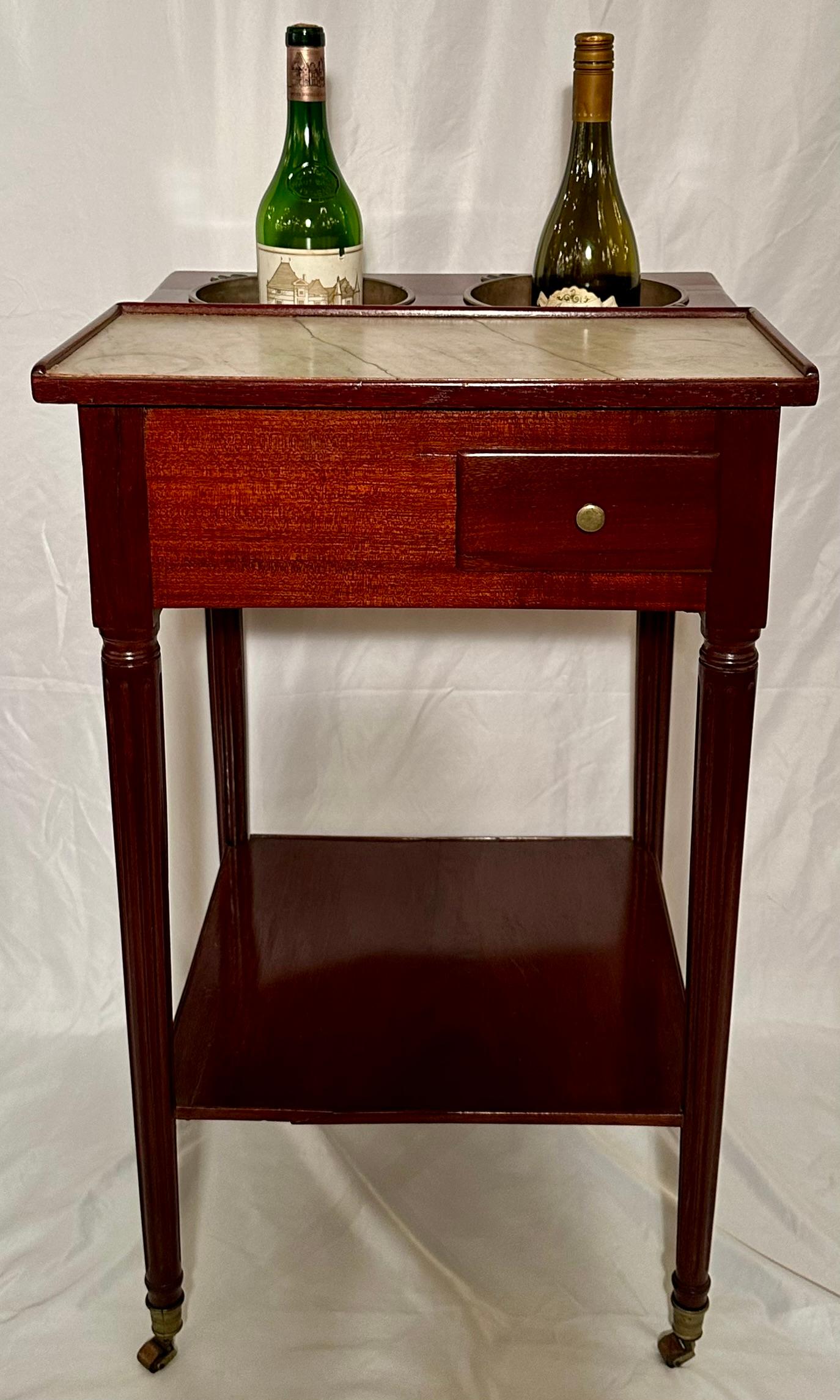 Ancien Rafraîchissoir ou table à vin en acajou et marbre sur roulettes, Circa 1900.