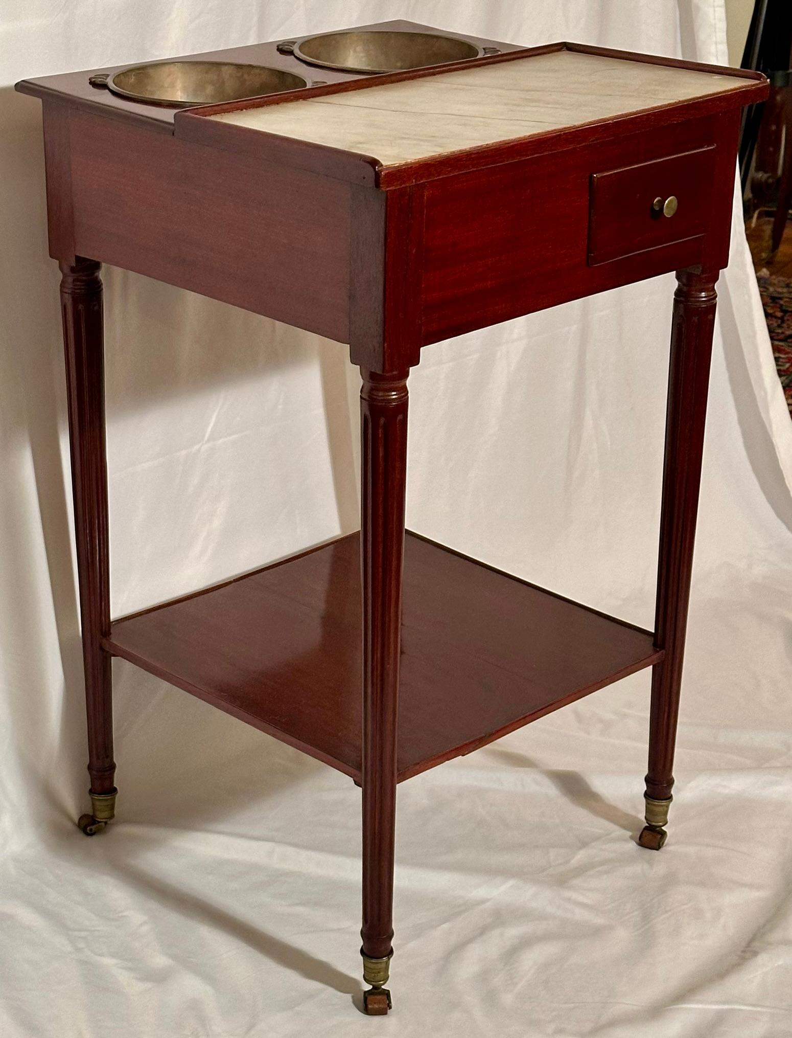 20ième siècle Ancien Rafraîchissoir ou table à vin en acajou et marbre, Circa 1900. en vente
