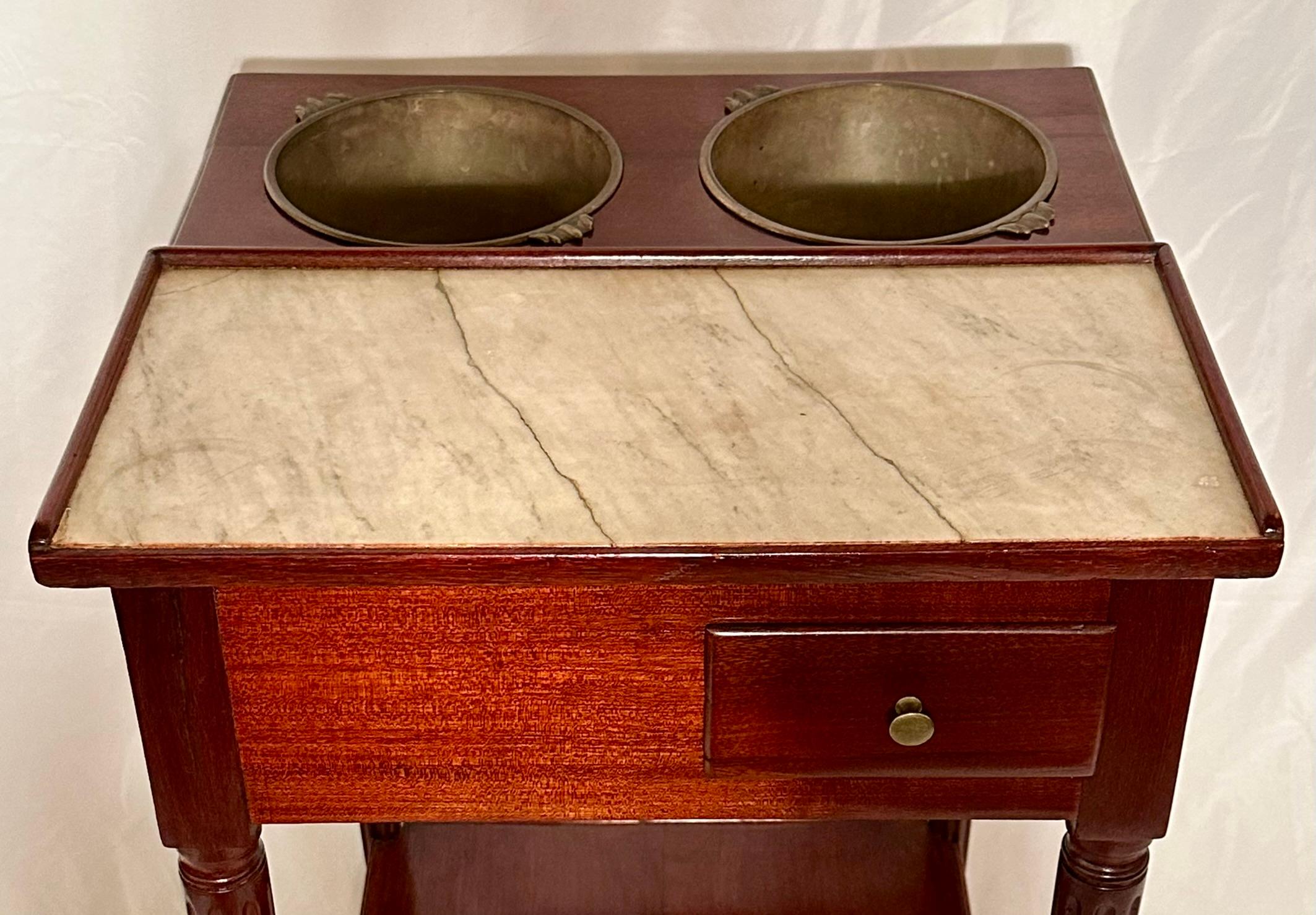 Marbre Ancien Rafraîchissoir ou table à vin en acajou et marbre, Circa 1900. en vente