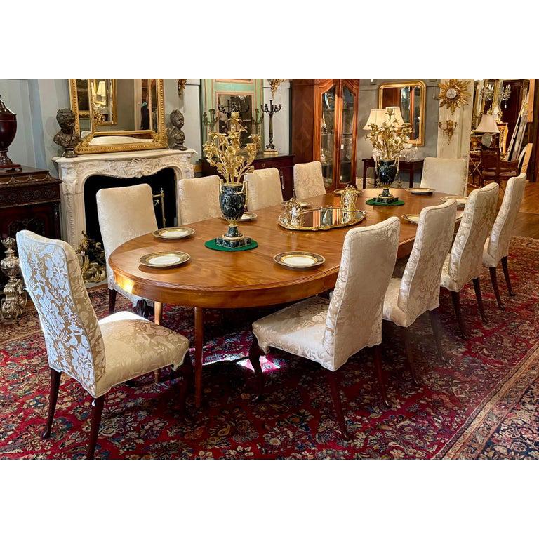XIX secolo Antico tavolo da centro in mogano francese che si allunga fino a diventare un tavolo da pranzo di 11 piedi, CIRCA 1870. in vendita