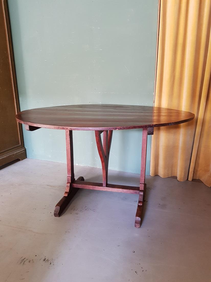 Antique French Mahogany Colored Wine Table from the Champagne Region In Good Condition For Sale In Raalte, NL
