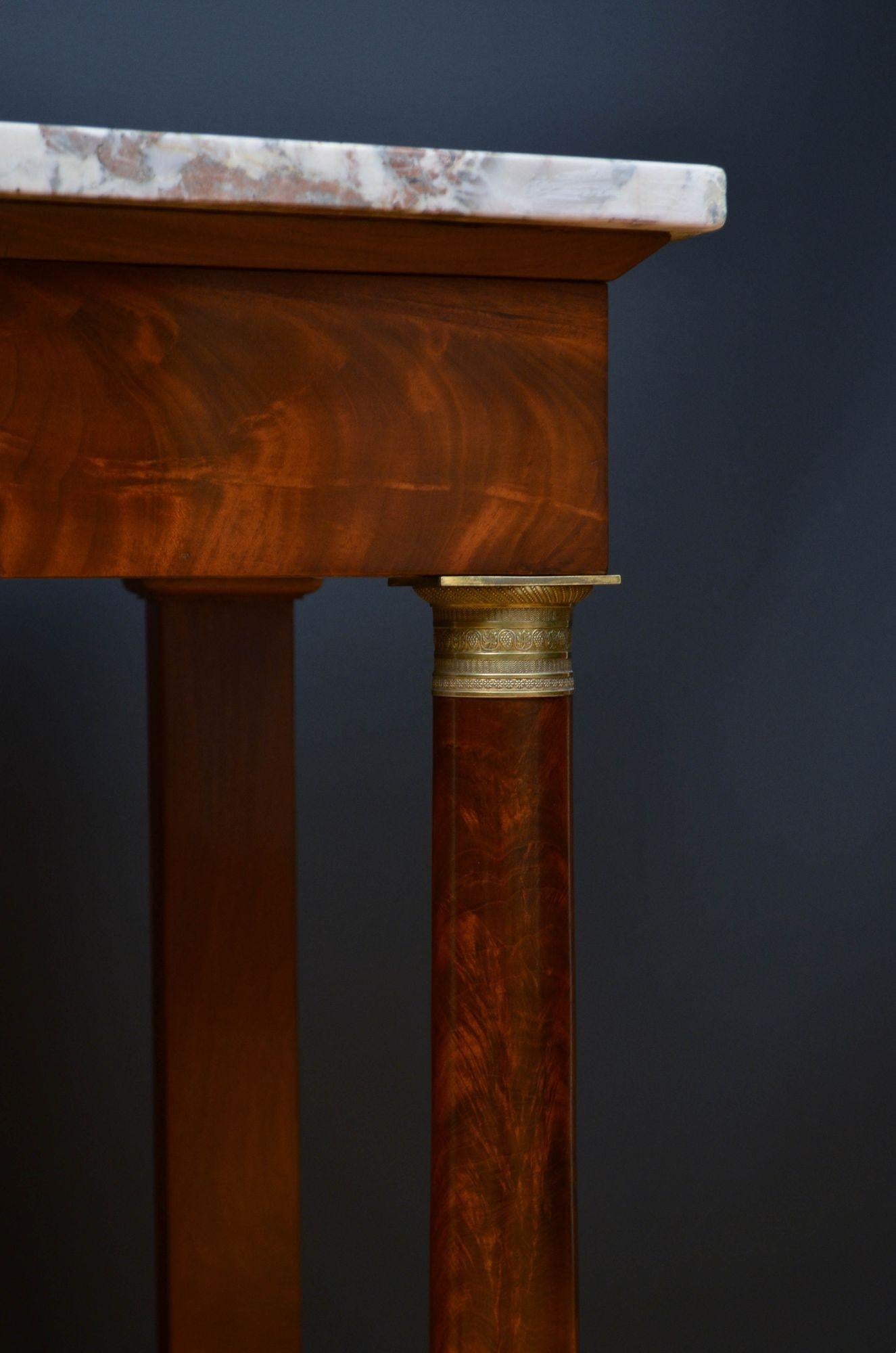 Table console française ancienne en acajou en vente 6
