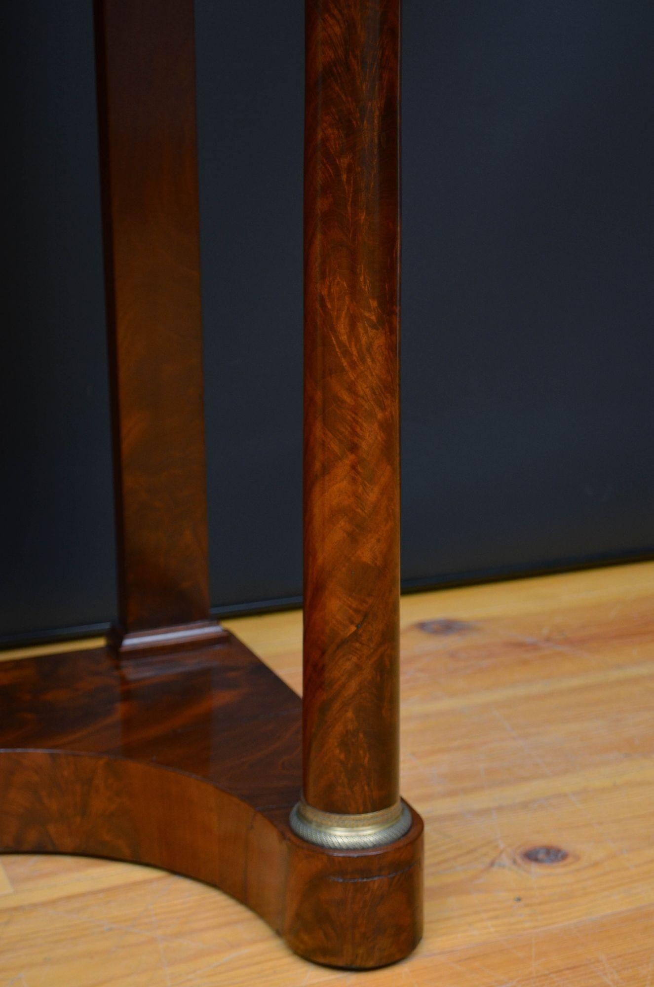 Table console française ancienne en acajou en vente 7