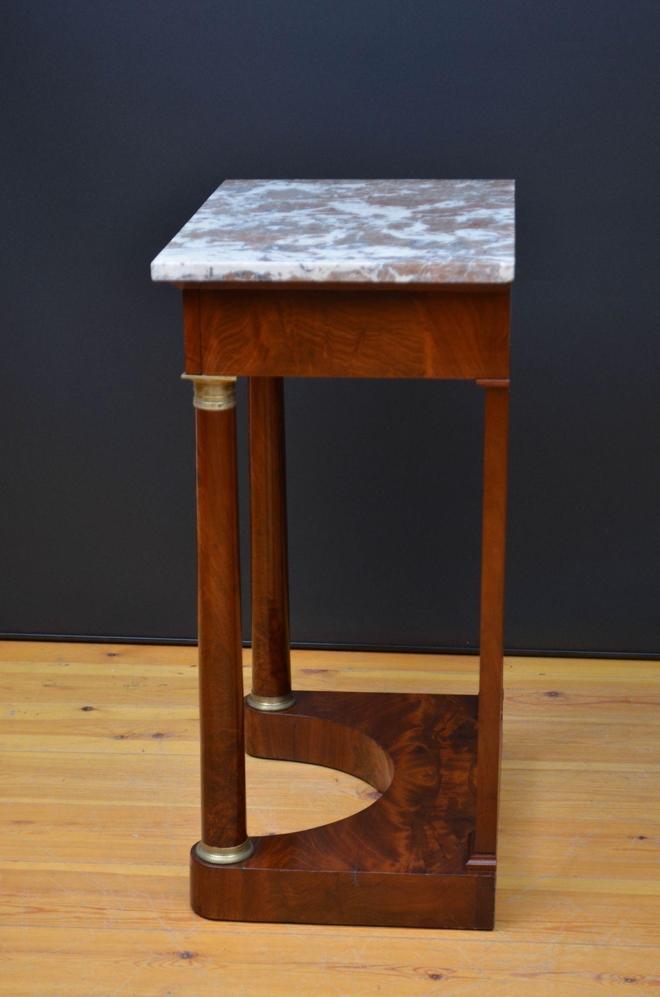 Table console française ancienne en acajou en vente 10