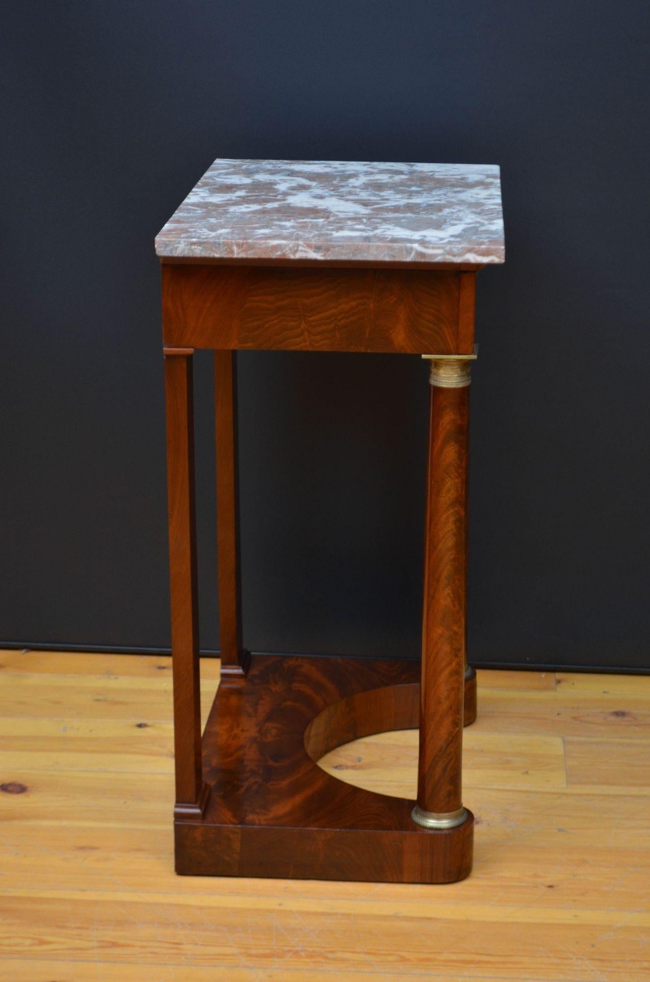 Table console française ancienne en acajou en vente 11