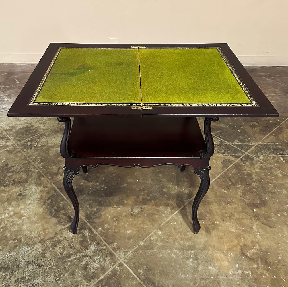 Louis XV Table de jeu française d'antiquités à plateau rabattable en acajou en vente