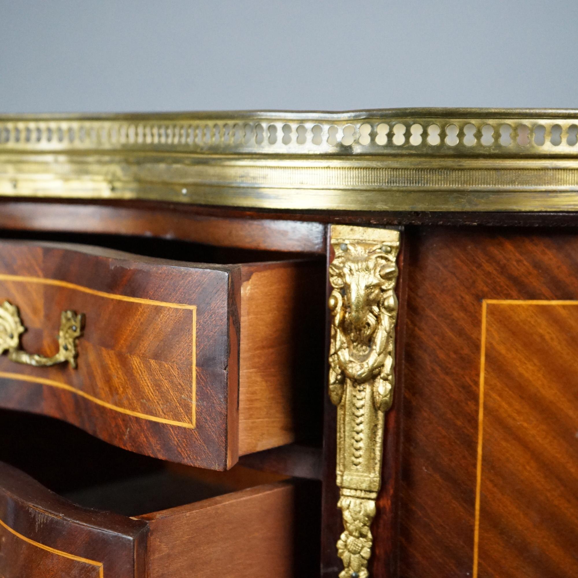 Ancienne table d'appoint française en forme de rein en acajou, bois de violette, marbre et bronze doré en vente 2