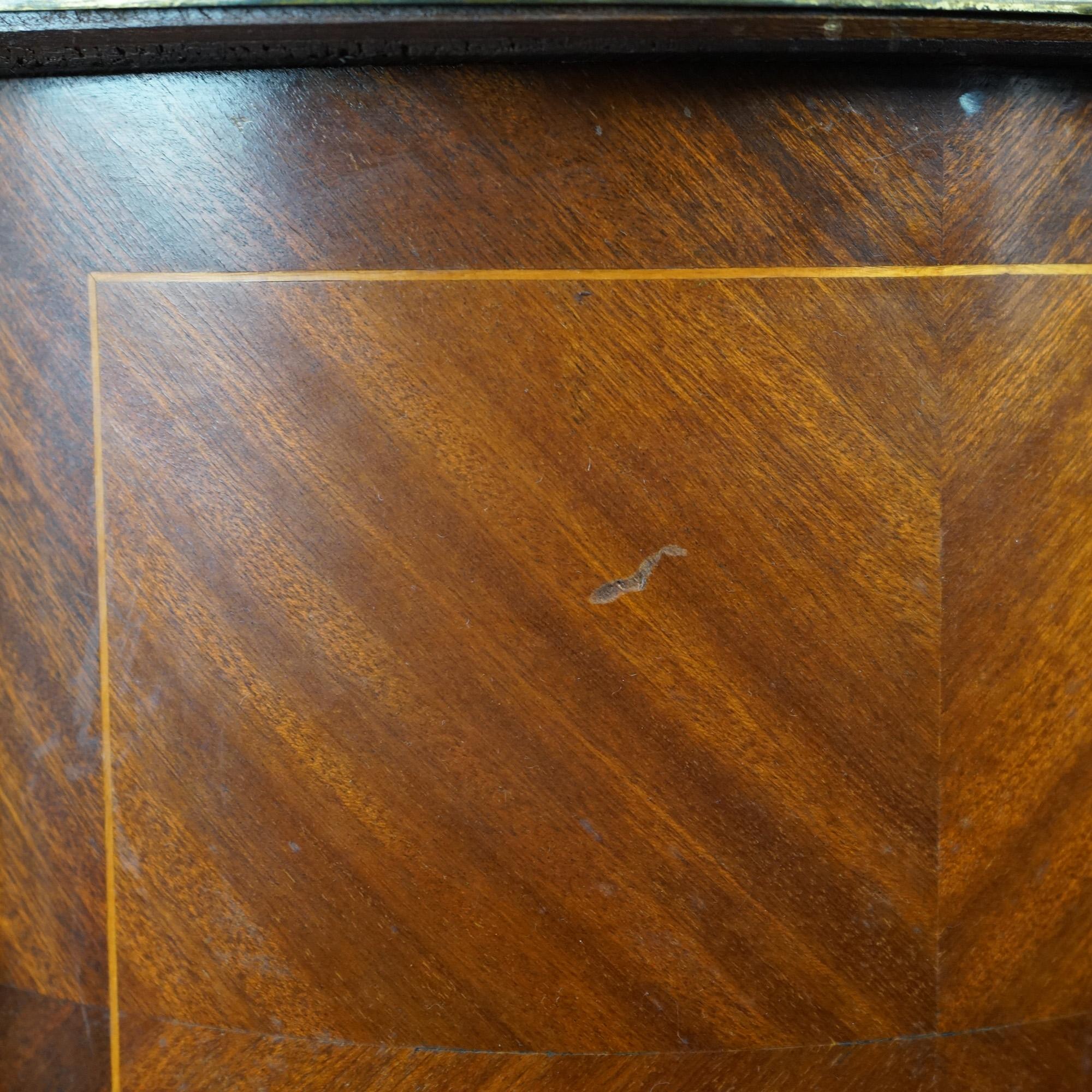 Ancienne table d'appoint française en forme de rein en acajou, bois de violette, marbre et bronze doré en vente 7