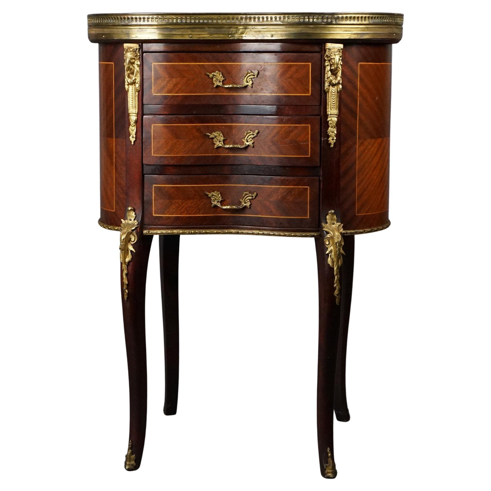 Ancienne table d'appoint française en forme de rein en acajou, bois de violette, marbre et bronze doré en vente