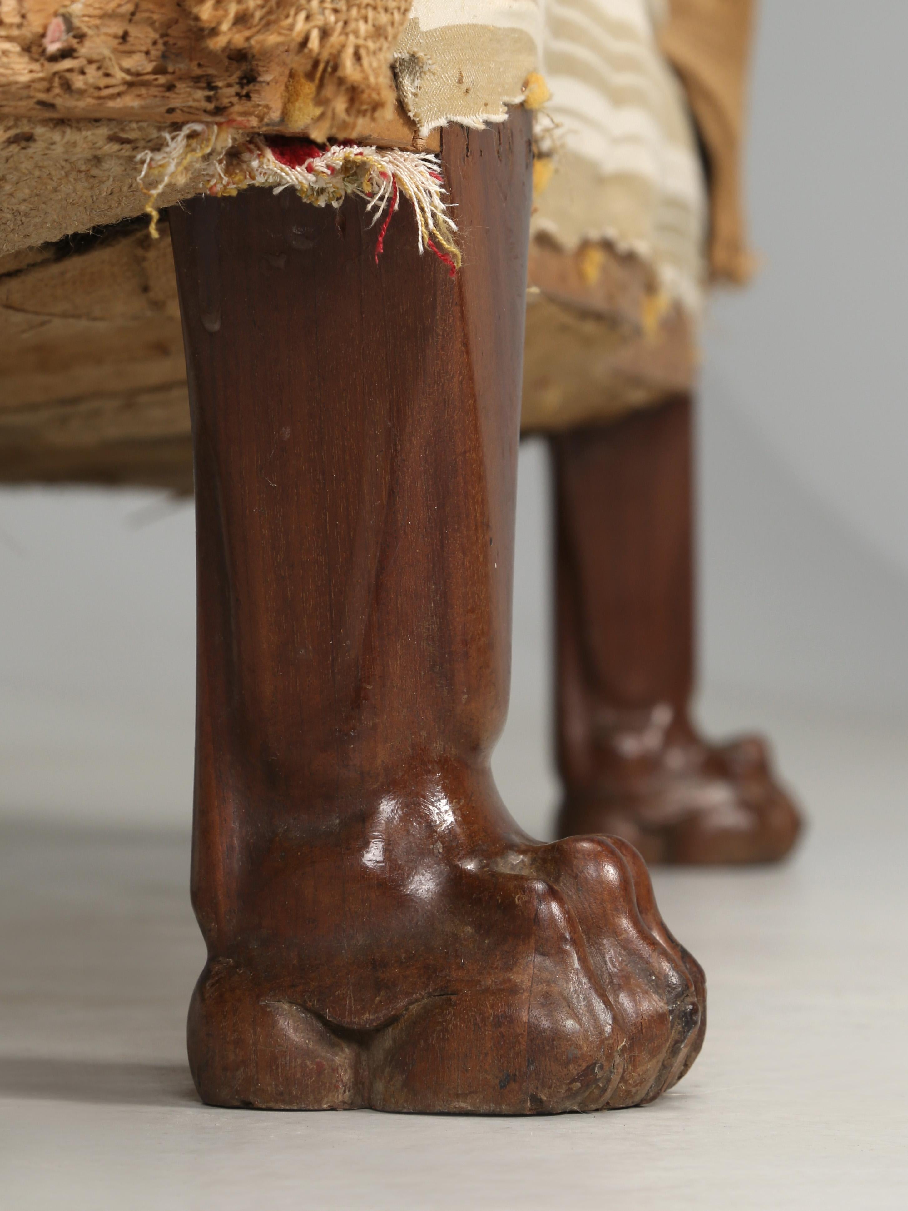 Ancienne banquette ou banquette française en acajou, pieds en pattes de lion, non restaurée, vers les années 1800  en vente 2