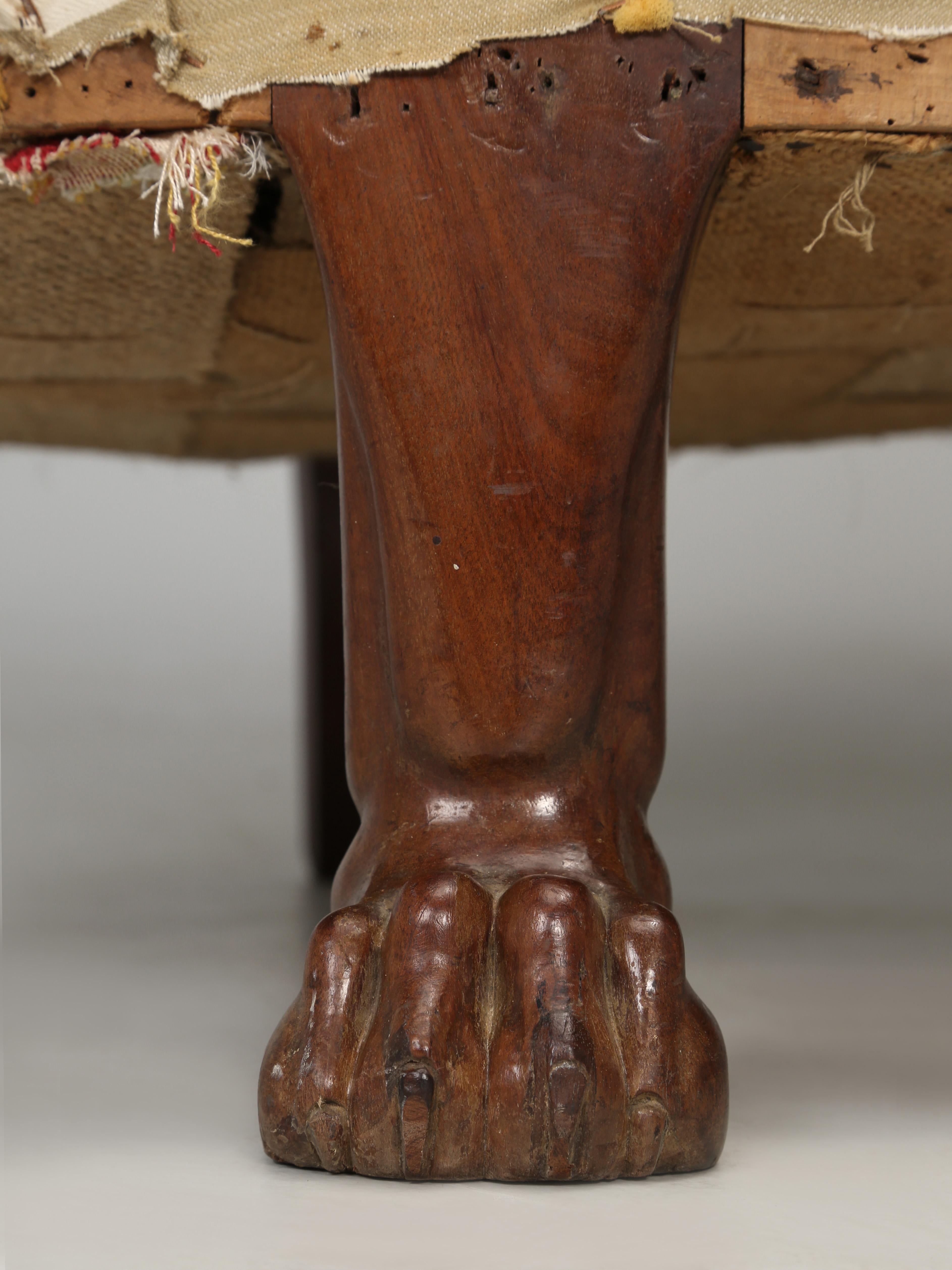 Ancienne banquette ou banquette française en acajou, pieds en pattes de lion, non restaurée, vers les années 1800  en vente 3