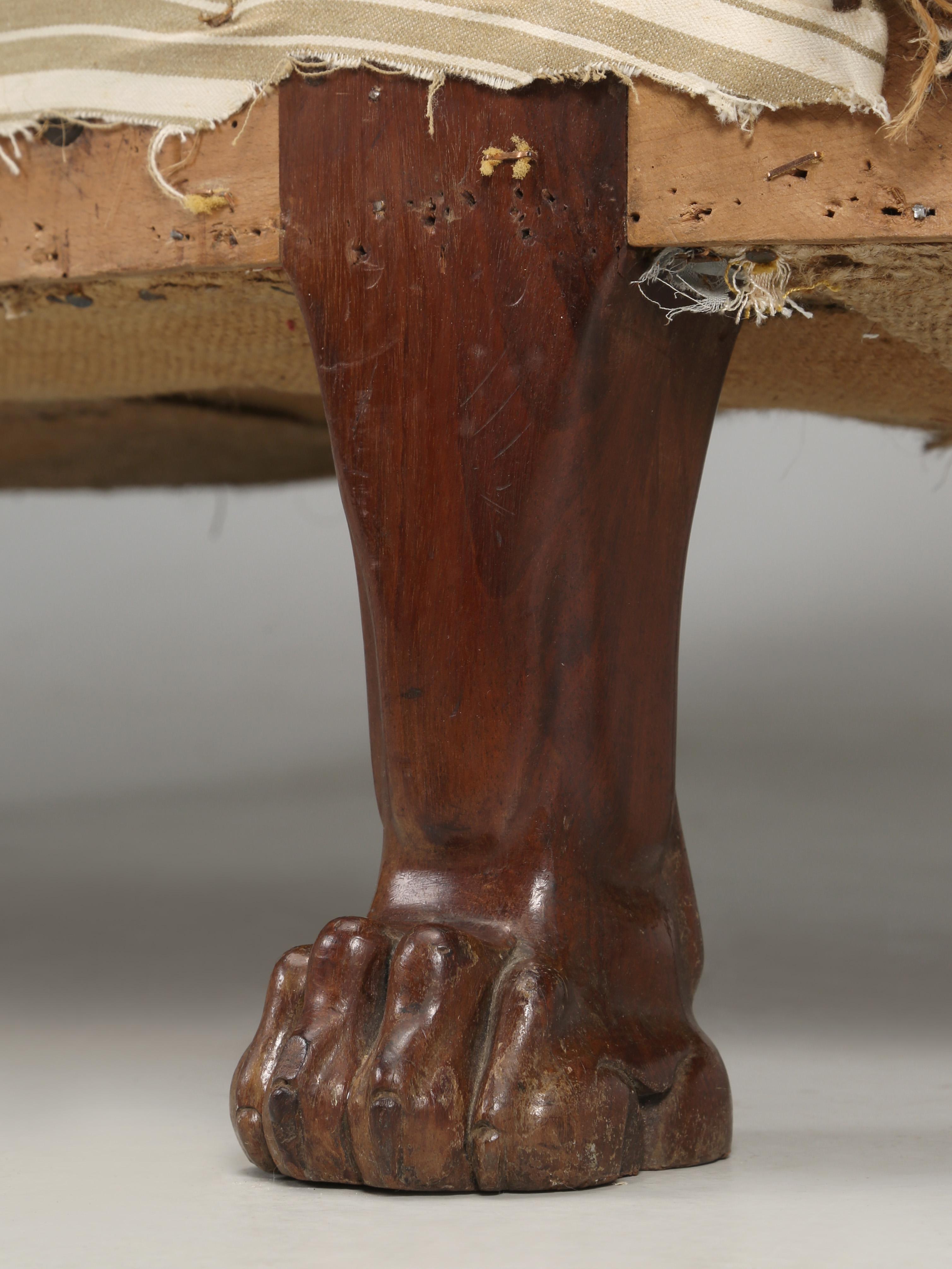 Antiker französischer Mahagoni-Liegesessel oder Settee, Löwenpfotenfüßen, unrestauriert, um 1800  (Stoff) im Angebot