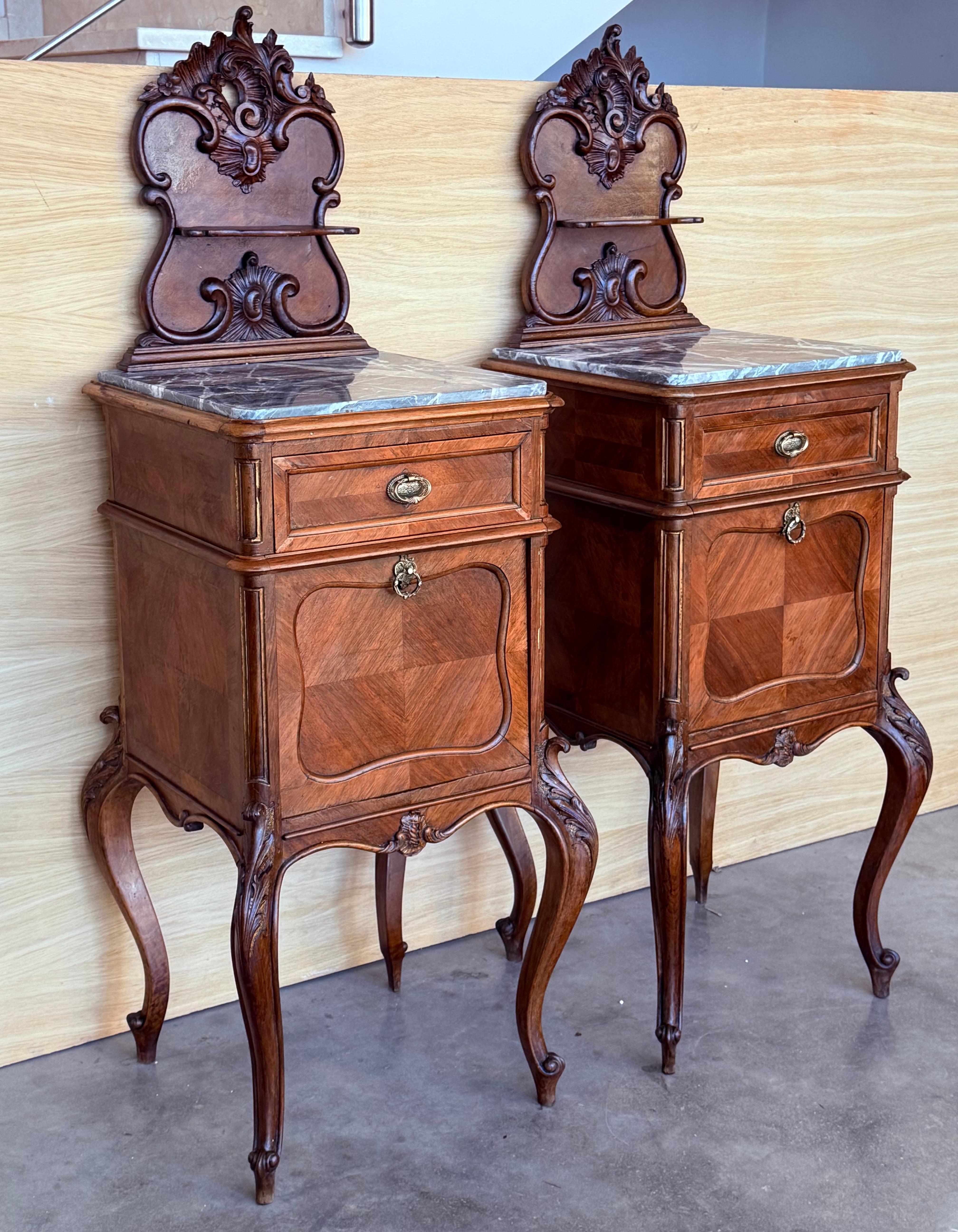 Two very nice elegant France nightstands. Grey marble tops on cabriole legs. The interior compartment was made of white marble. Bronze handles. Walnut wood.

Height from the floor to the marble top : 35.82in