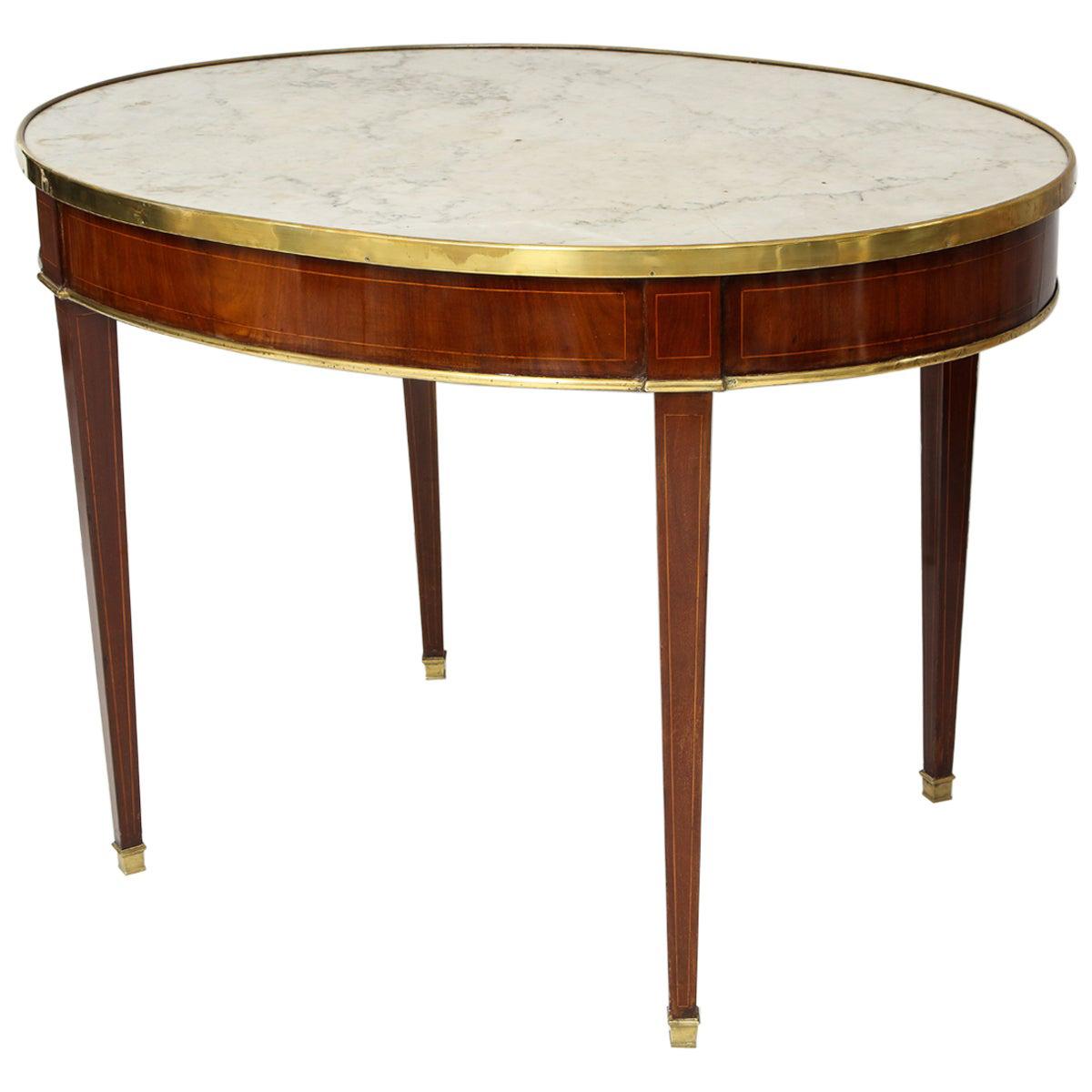 Antiker französischer Mahagoni-Bouillote-Tisch mit ovaler Marmorplatte auf konisch zulaufenden Beinen