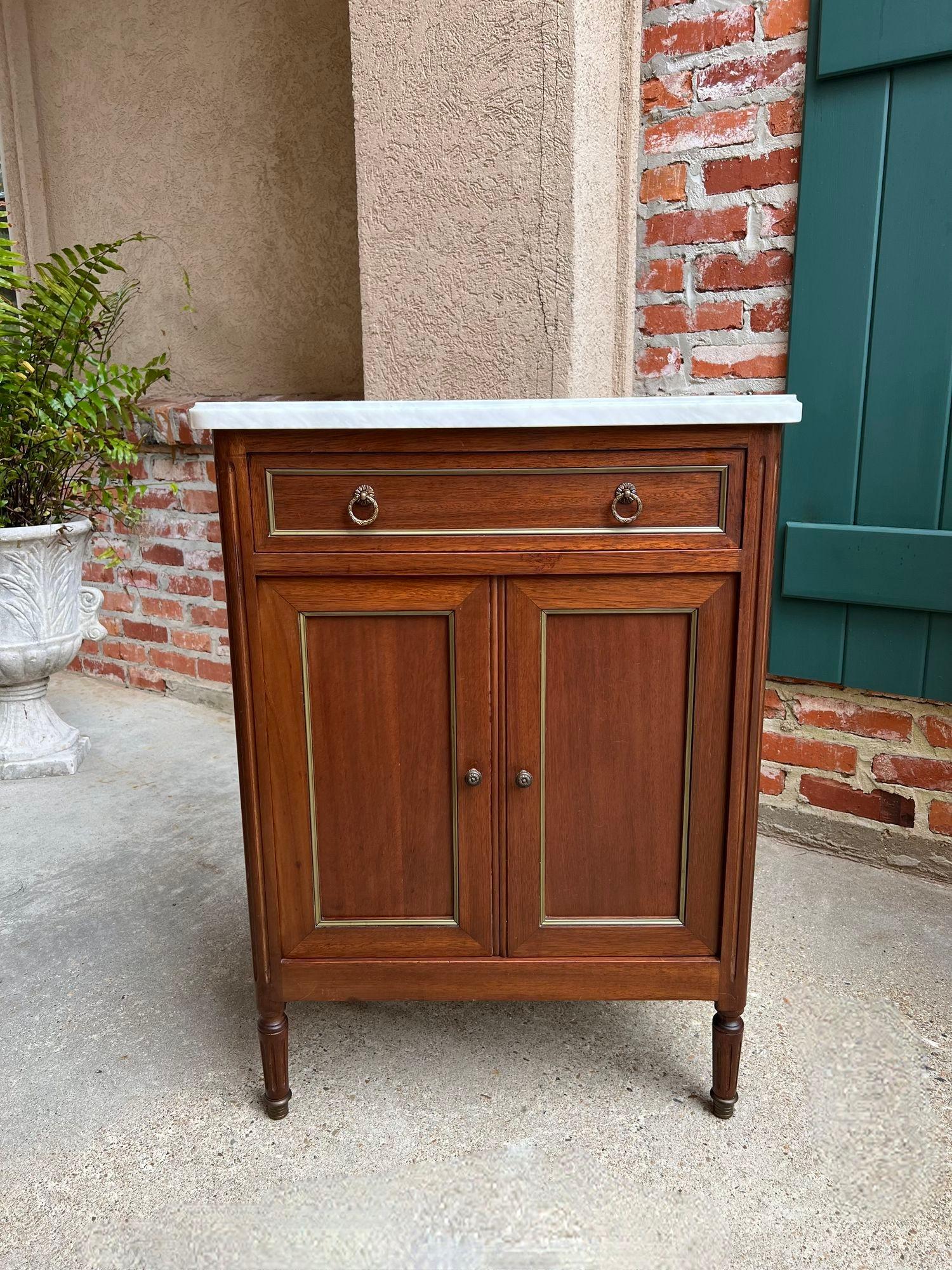 Antique French Caoba Pequeño Armario Mesa Auxiliar MÁRMOL Blanco Luis XVI Caoba en venta 7