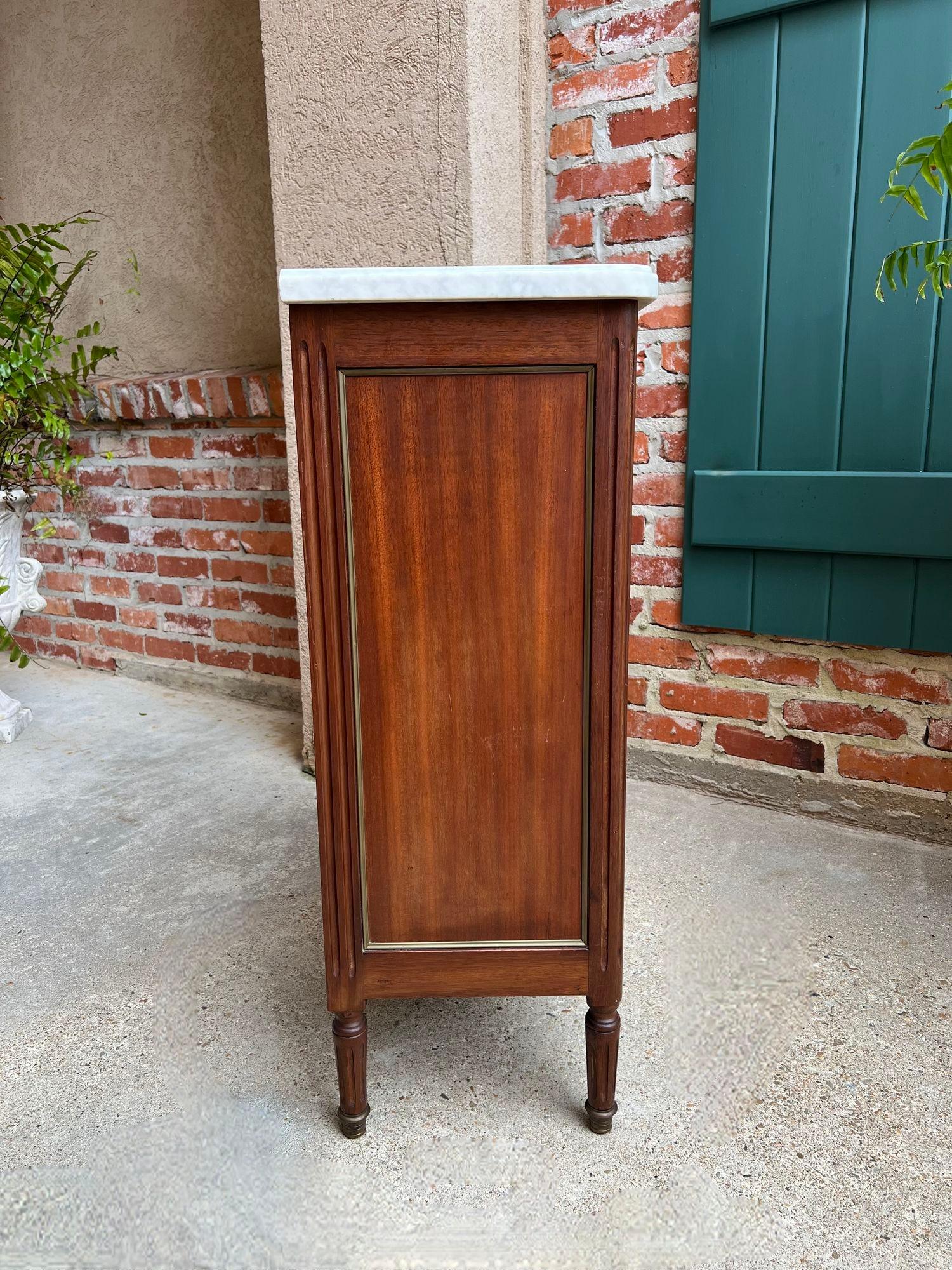 Antique French Caoba Pequeño Armario Mesa Auxiliar MÁRMOL Blanco Luis XVI Caoba en venta 13