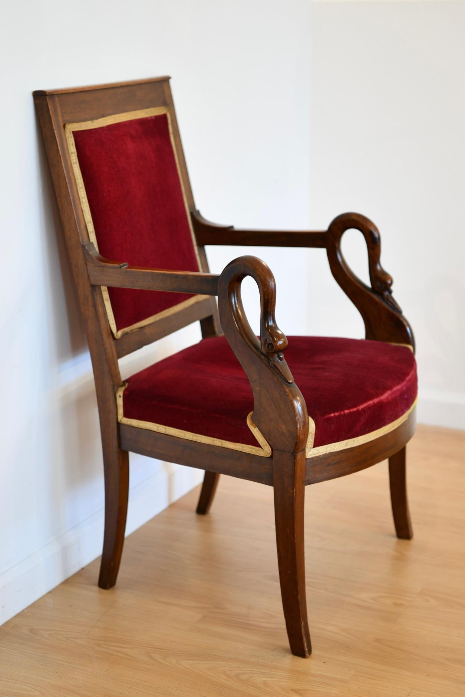 Antique French Mahogany Swan Decorated Armchair In Good Condition For Sale In Brooklyn, NY