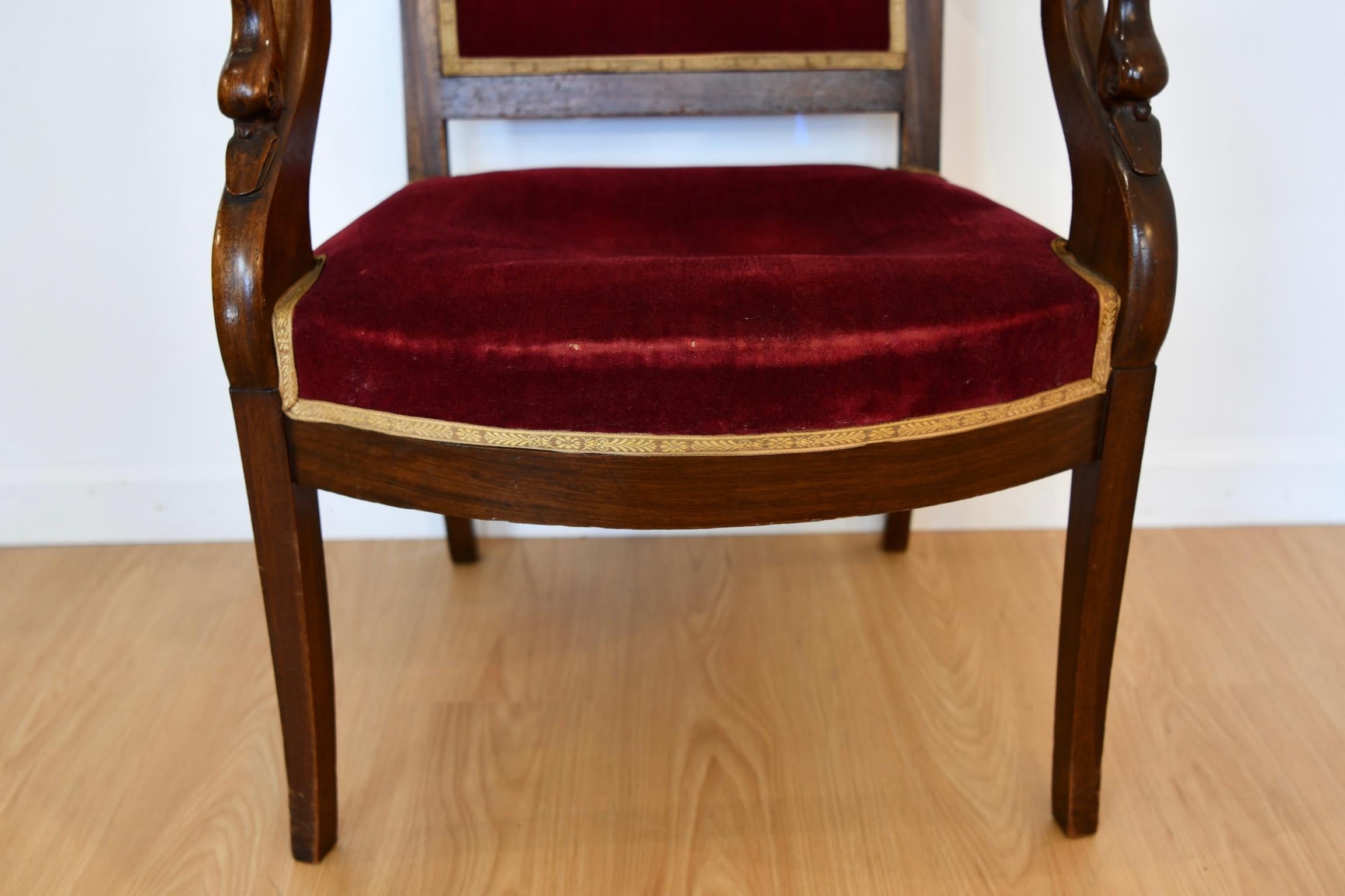 Antike Französisch Mahagoni Swan dekoriert Sessel im Angebot 4