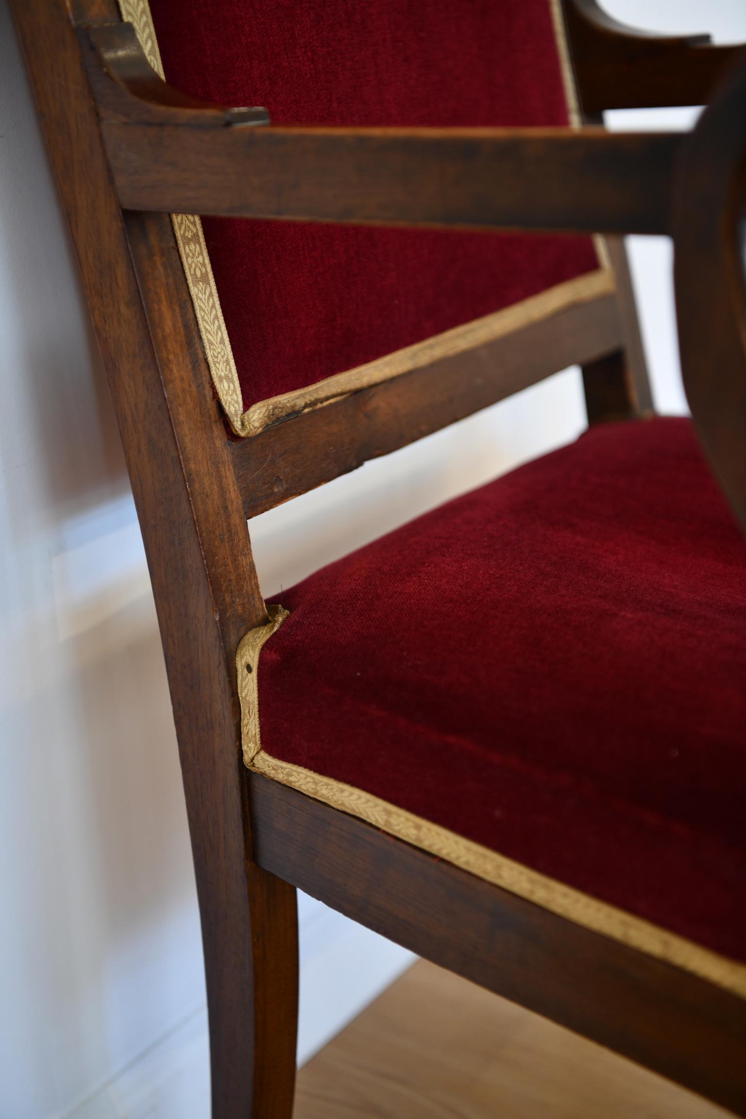 Antique fauteuil français en acajou à décor de Swan en vente 3