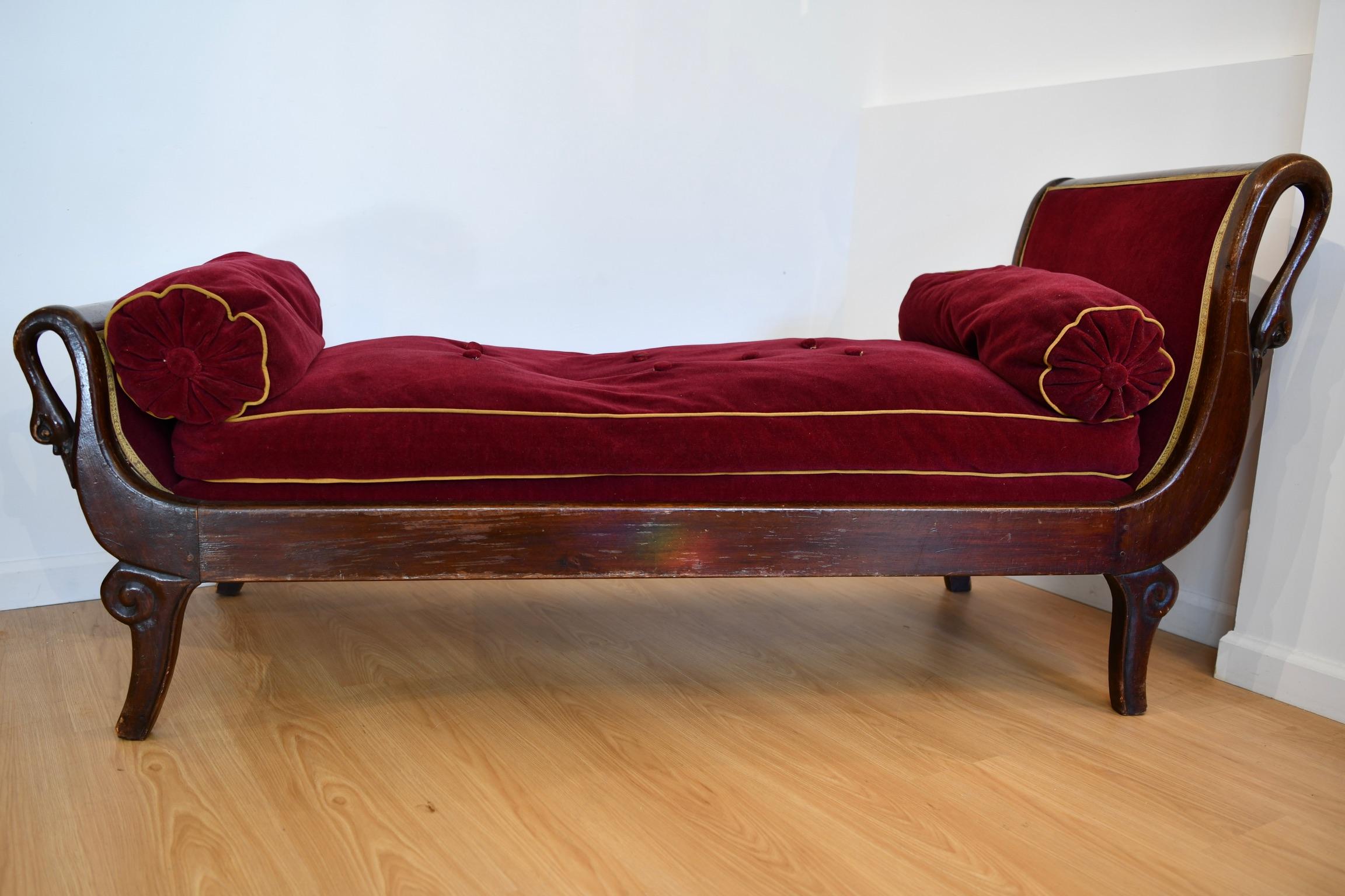 Antique French Mahogany Swan Decorated Chaise Longue For Sale 9