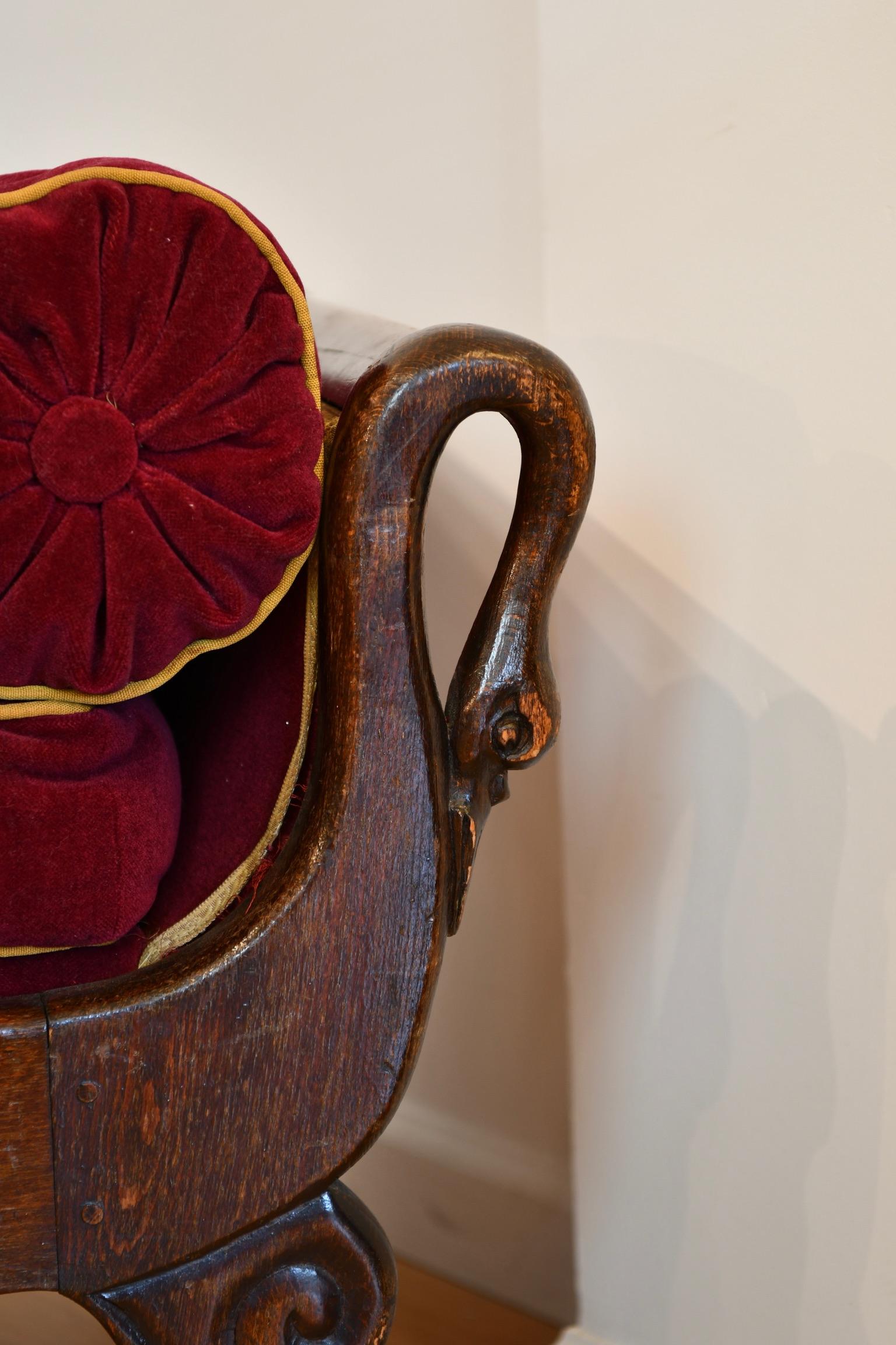 Antique Chaise Longue française en acajou décorée de Swan en vente 12