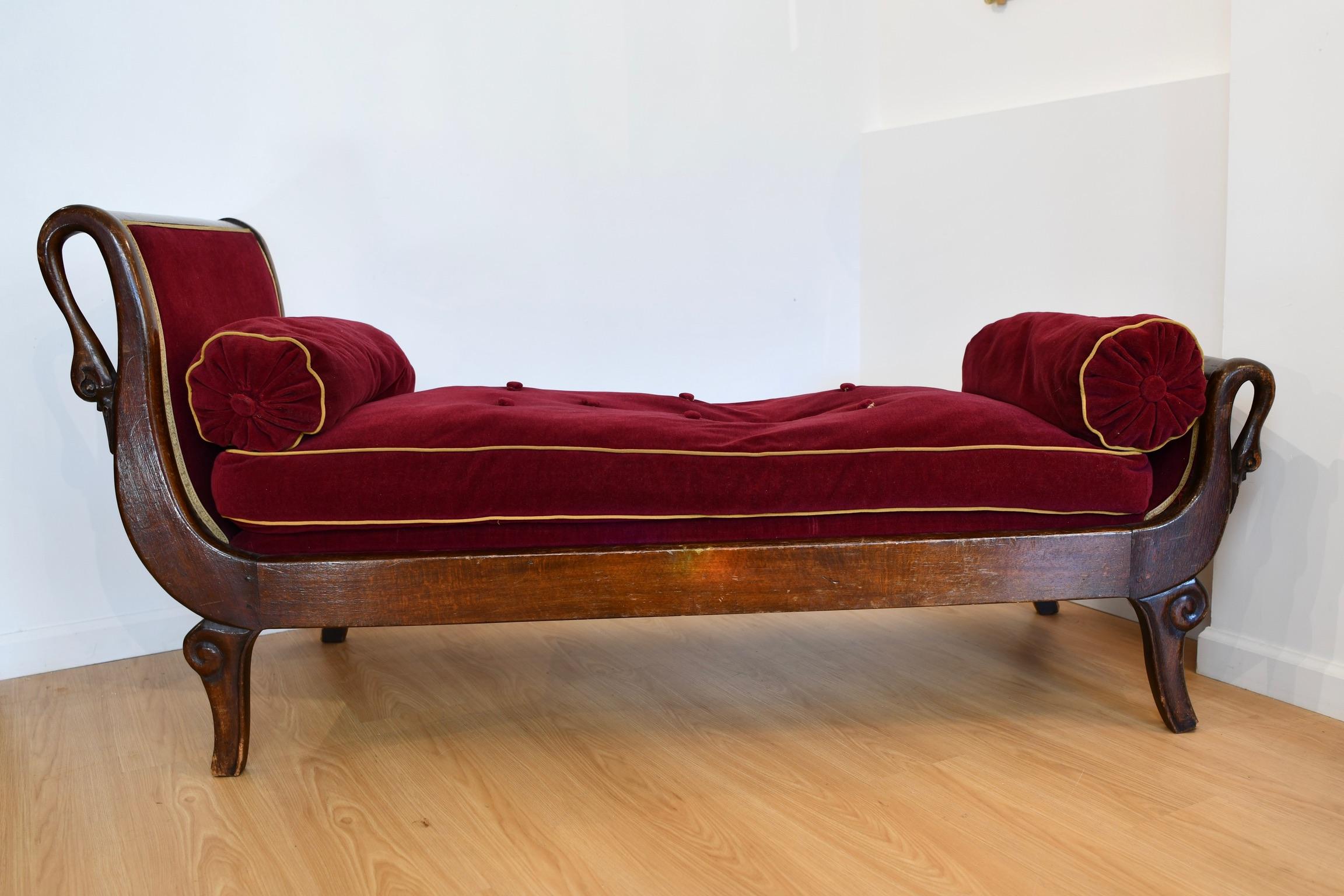 Antique French Mahogany Swan Decorated Chaise Longue For Sale 15
