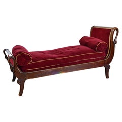 Antique Chaise Longue française en acajou décorée de Swan